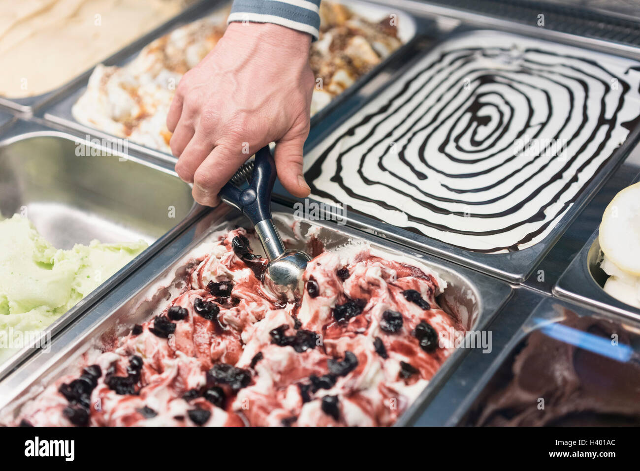 Hand container hi-res stock photography and images - Alamy