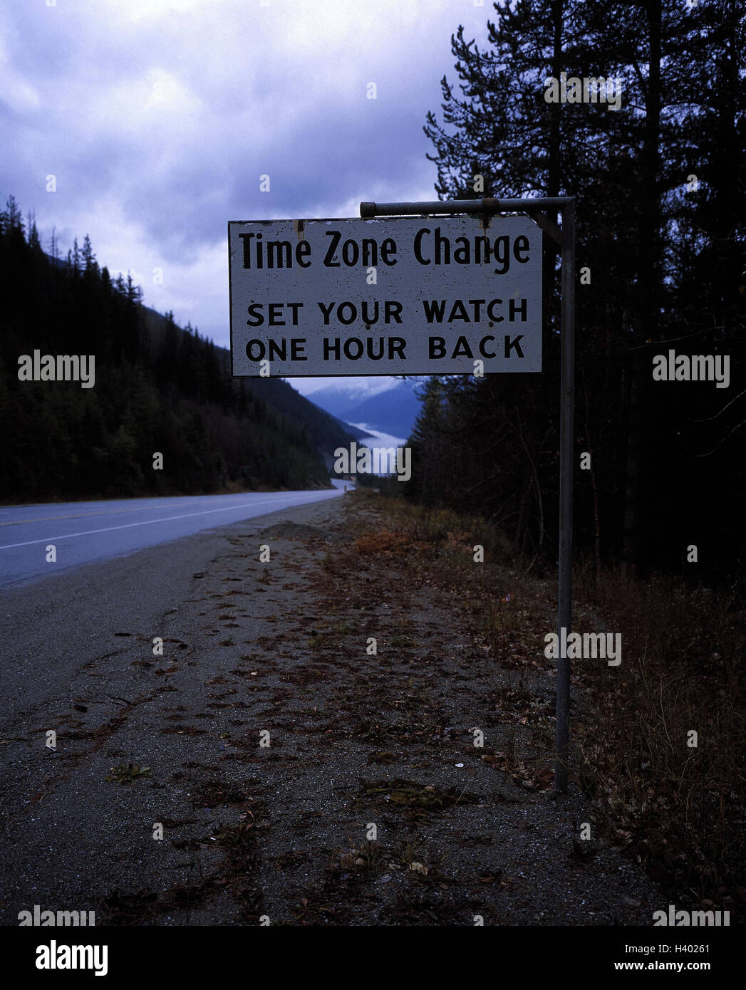 Canada, British Columbia, country road, sign, time zone, change sign,  street, wood, time, time measurement Stock Photo - Alamy