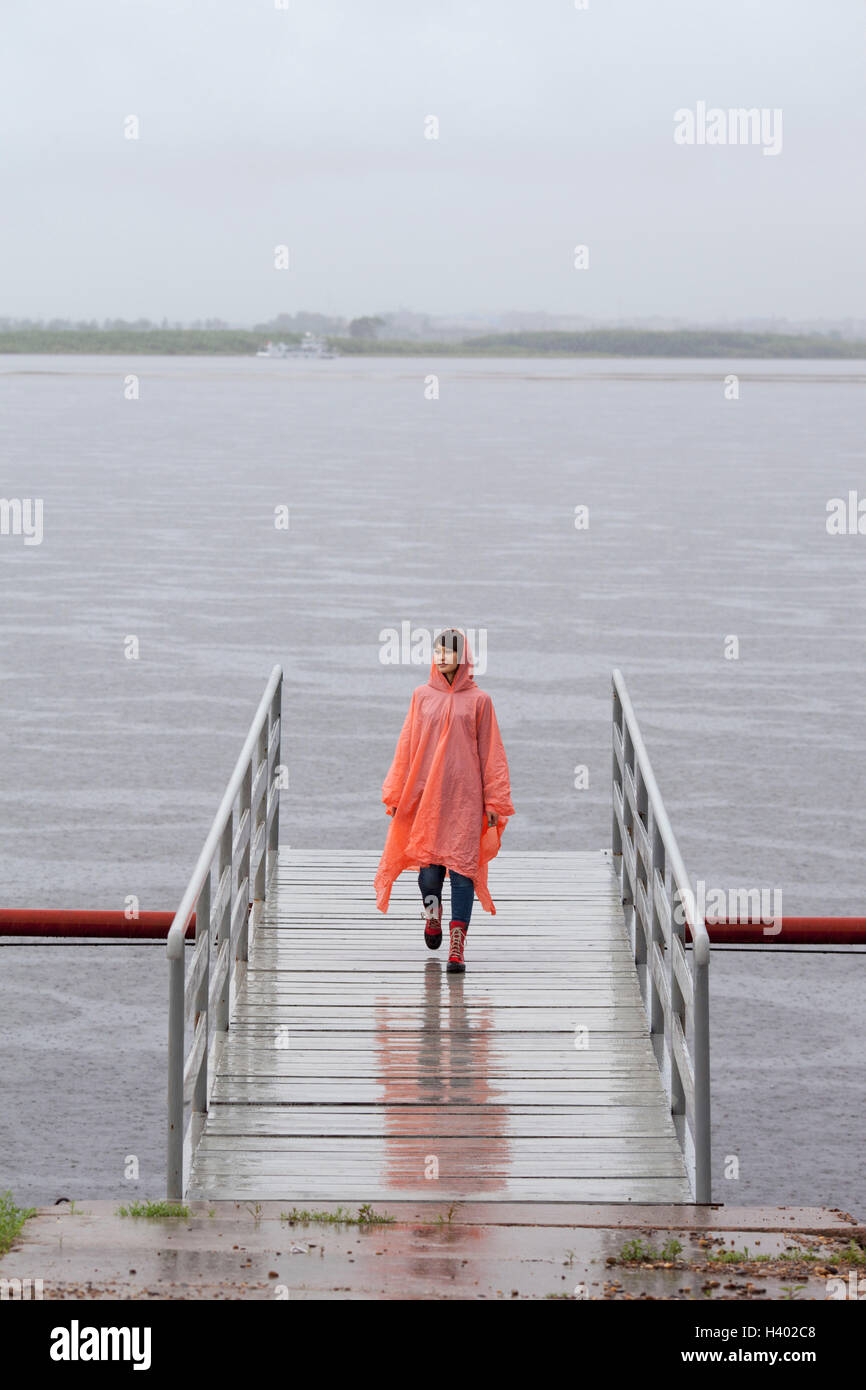 Walking the jetty hi-res stock photography and images - Alamy