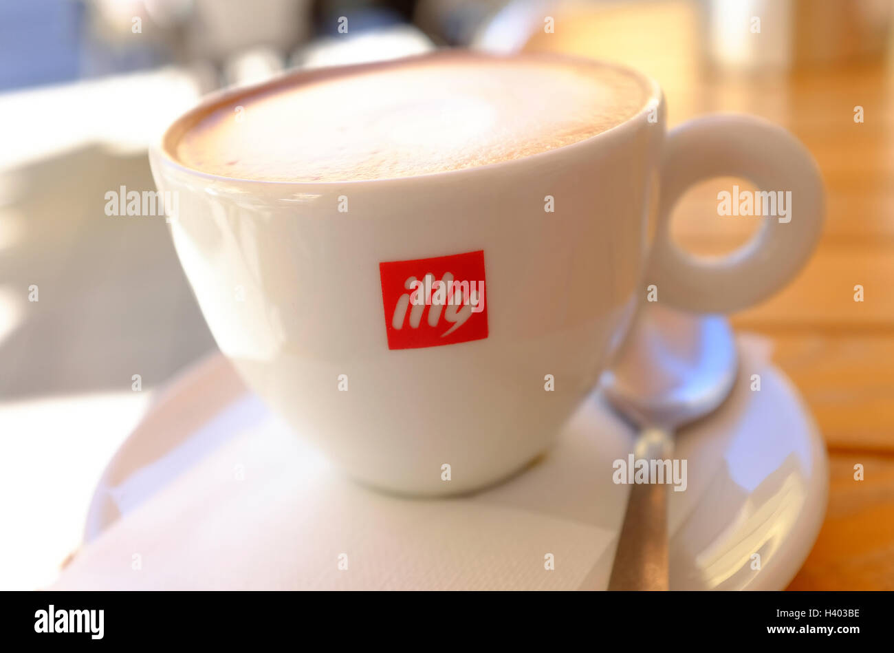 https://c8.alamy.com/comp/H403BE/cup-of-illy-coffee-H403BE.jpg
