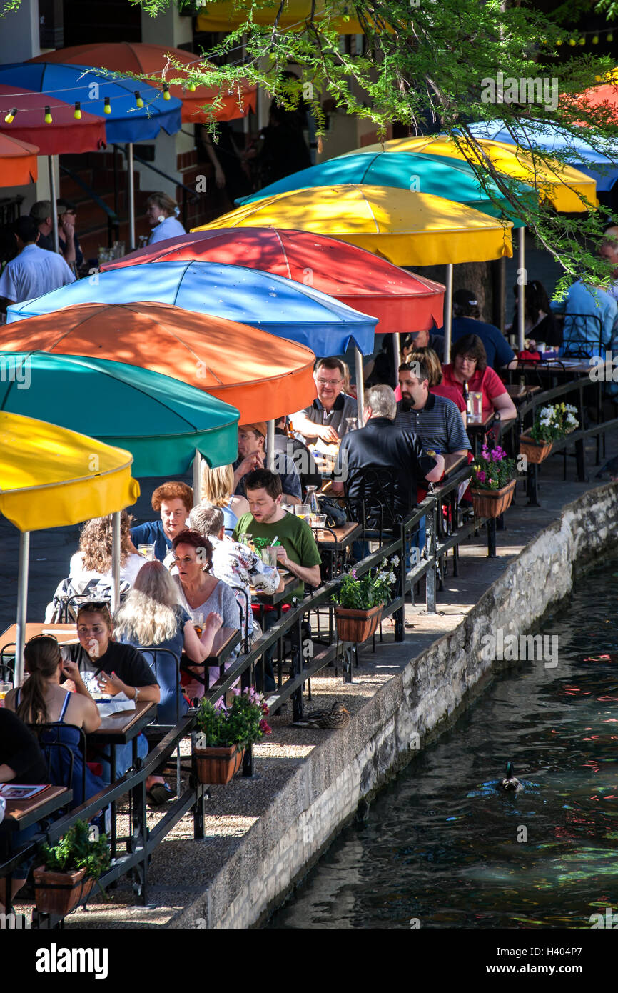 San antonio riverwalk umbrellas restaurant hi-res stock photography and ...