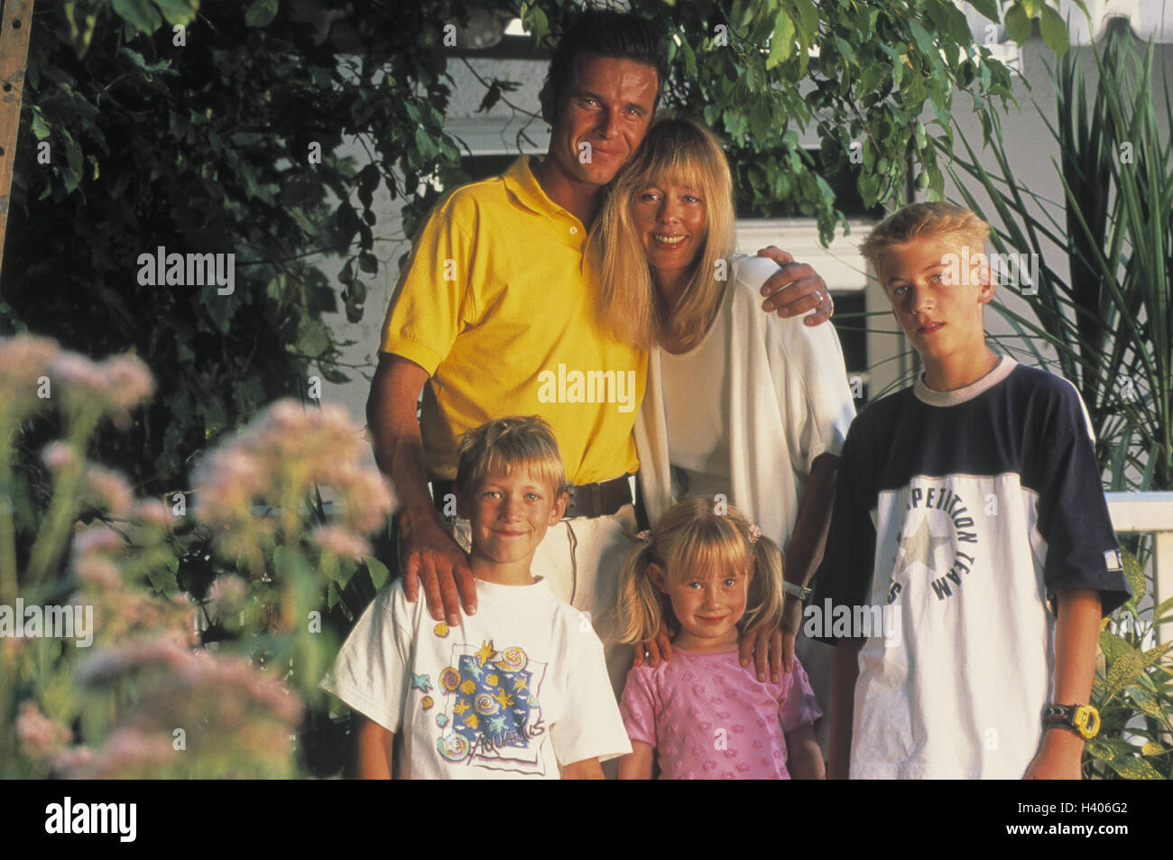 Garden, family, happily, group picture, parents, children, three ...