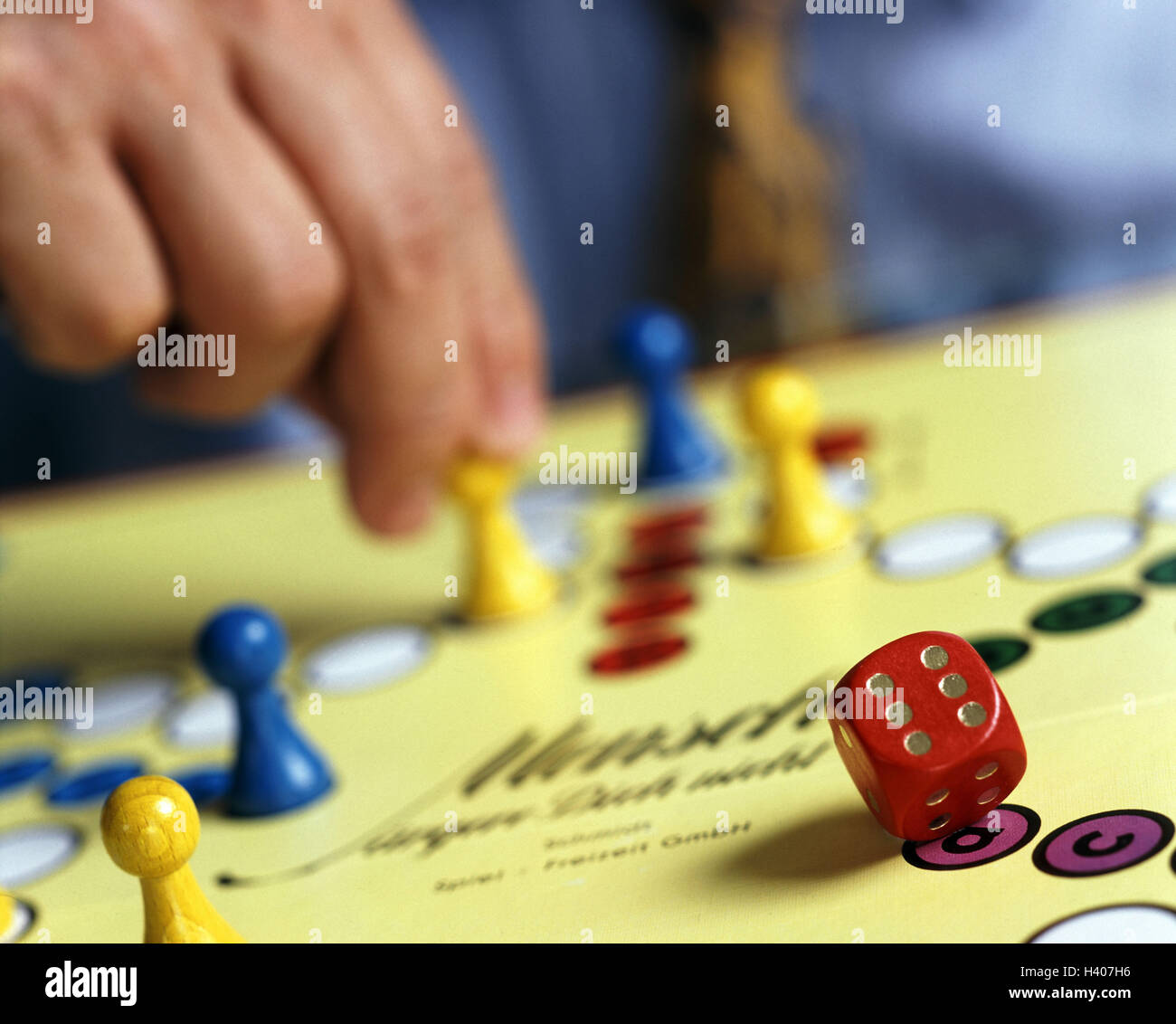 Board game, Mensch-ärgere-Dich-nicht, man, hand, move, close up, game