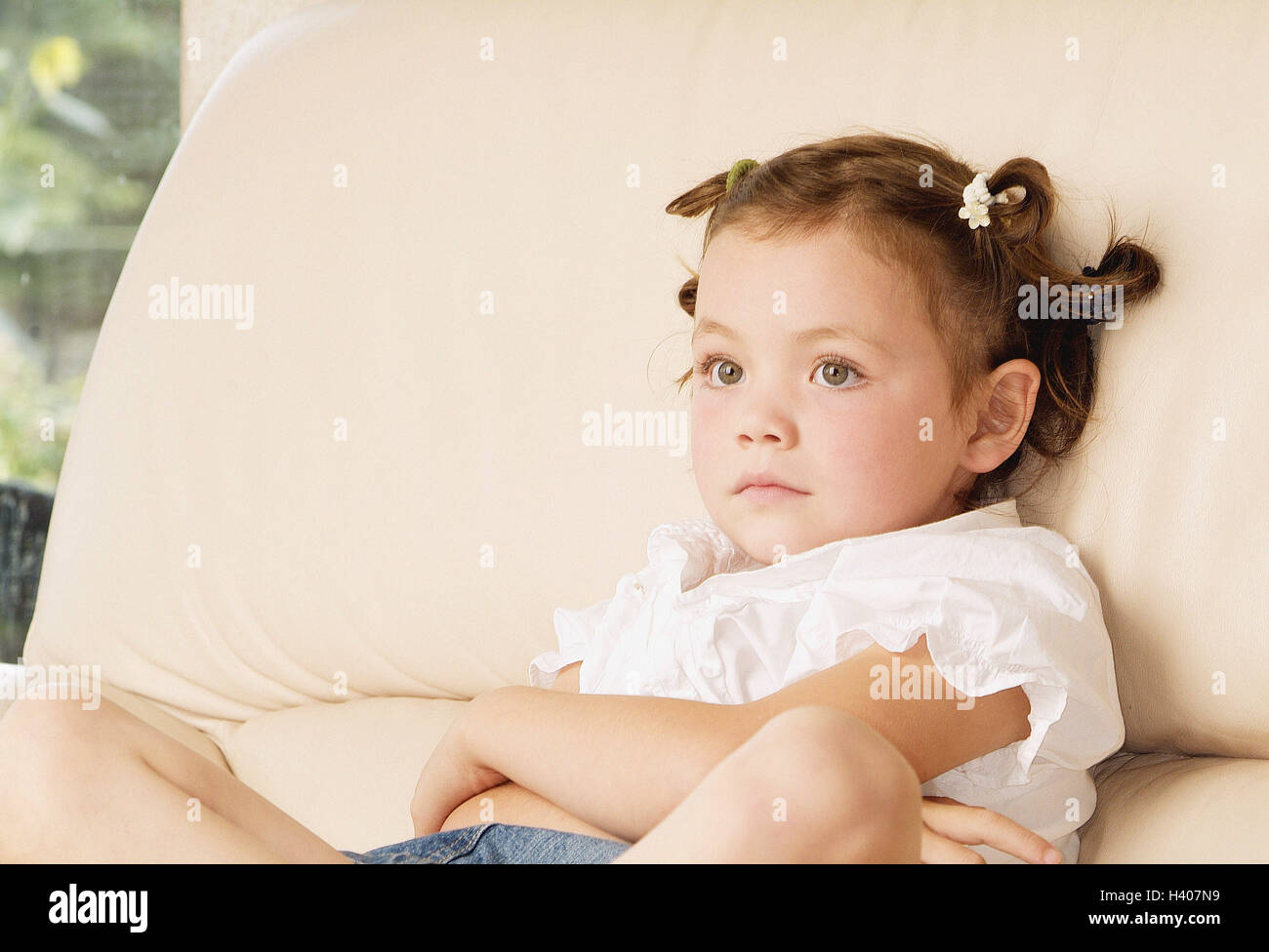 Sofa, detail, girl, excommunicated, portrait, side view, child, child portrait, infant, 4 years, dark-haired, hairstyle, attention, watch TV, television looking, observation, entranced, sitting room, inside, at home, couch Stock Photo