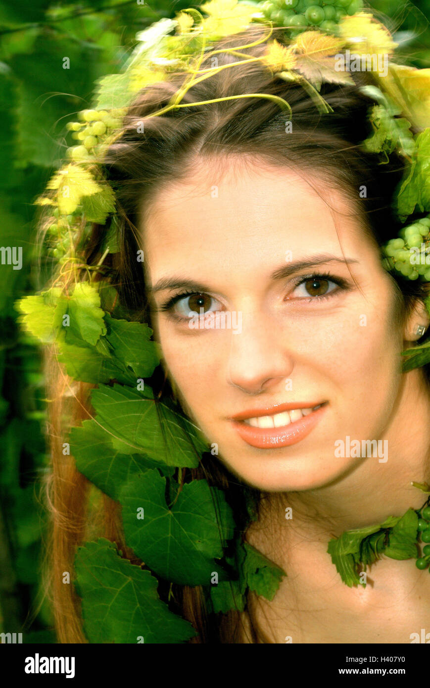 Wine queen, smile, hair ornament, portrait, blur woman, young, adults, 20-25 years, 20-30 years, 25-30 years, beauty, naturalness, wine leaves, grapes, queen, culture, tradition, representative, representation, represent, vineyard, viticulture, wine-growi Stock Photo