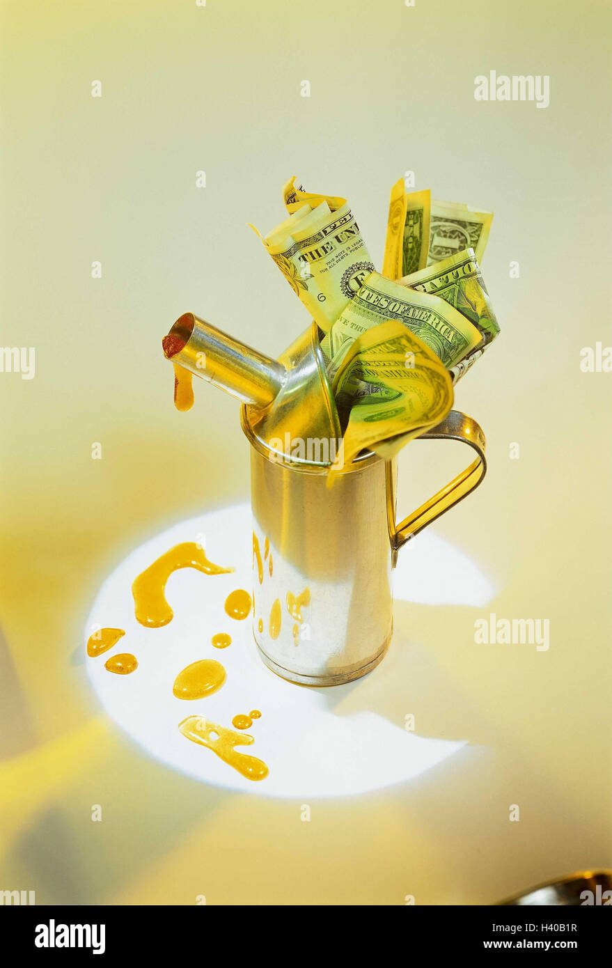 Icon, tax on oil, projection, oilcan, bank notes, dollar, oil, let drip heating expenses, petrol, pot, money, banknotes, Petrodollar, advertisement, drop, ecological tax, consumption tax, tax, yellow Stock Photo
