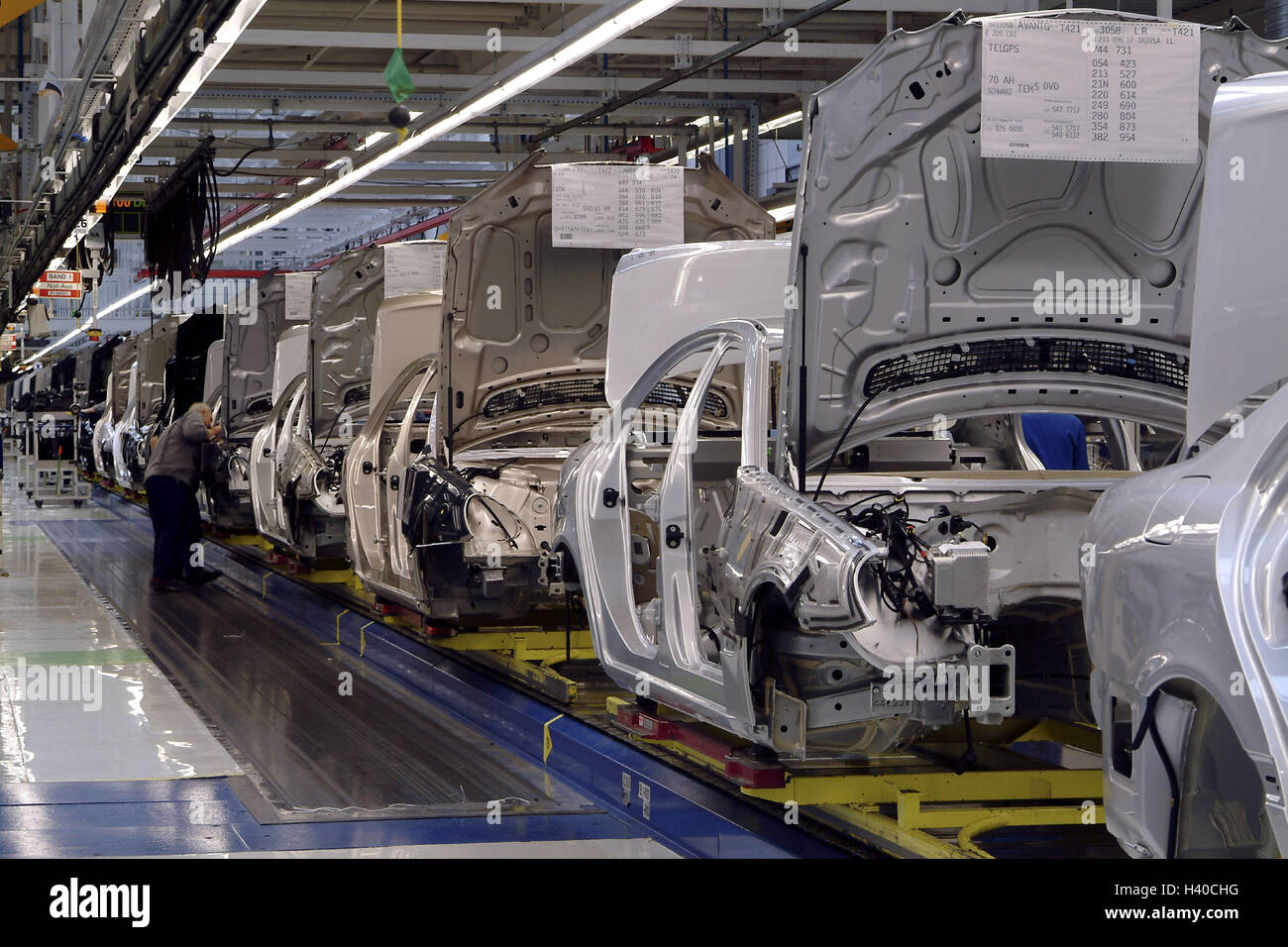DaimlerChrysler opus, Mercedes production, editing line, bodies in