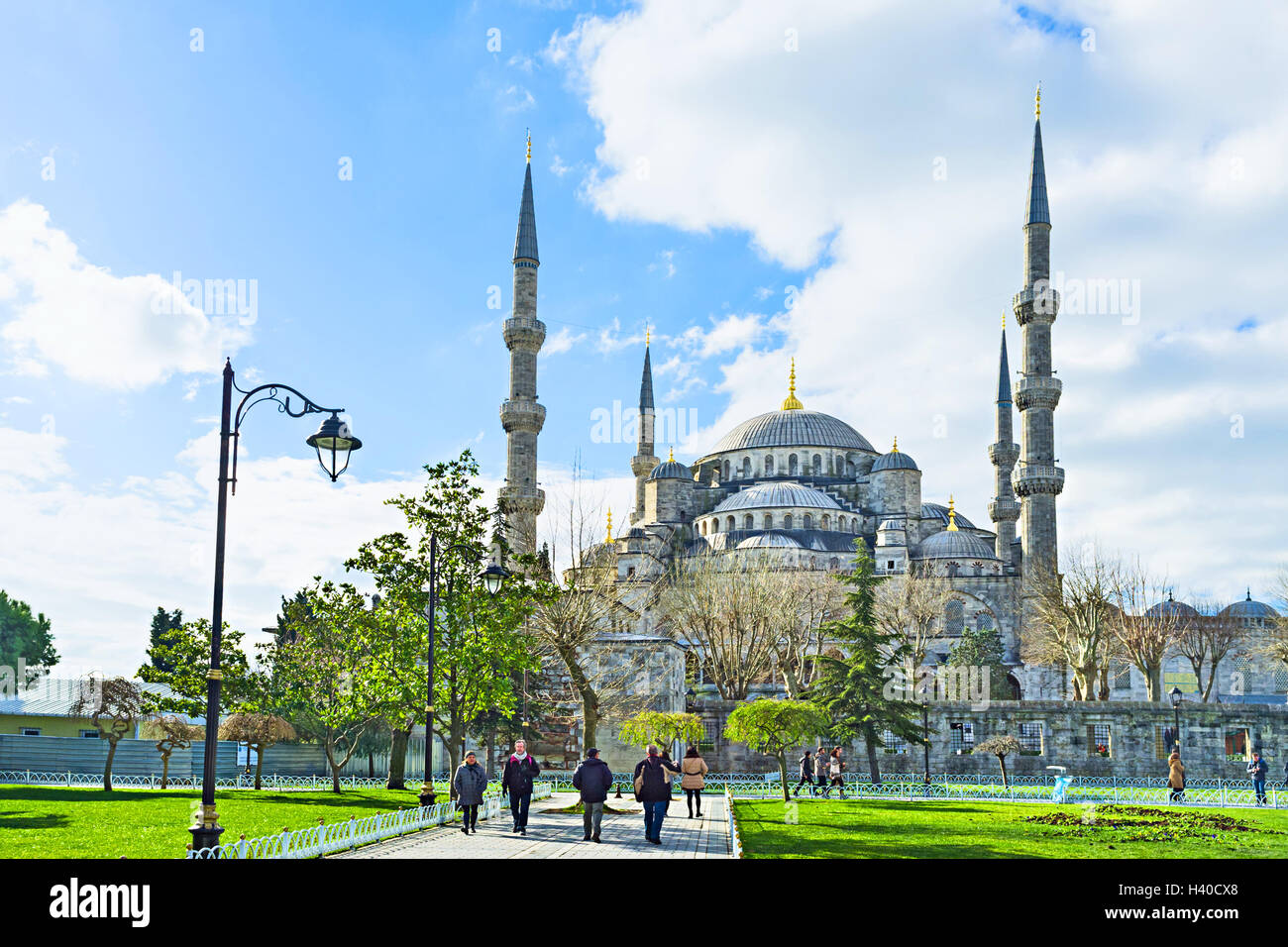 The view on the Blue Mosque from the Sultanahmet park Stock Photo - Alamy