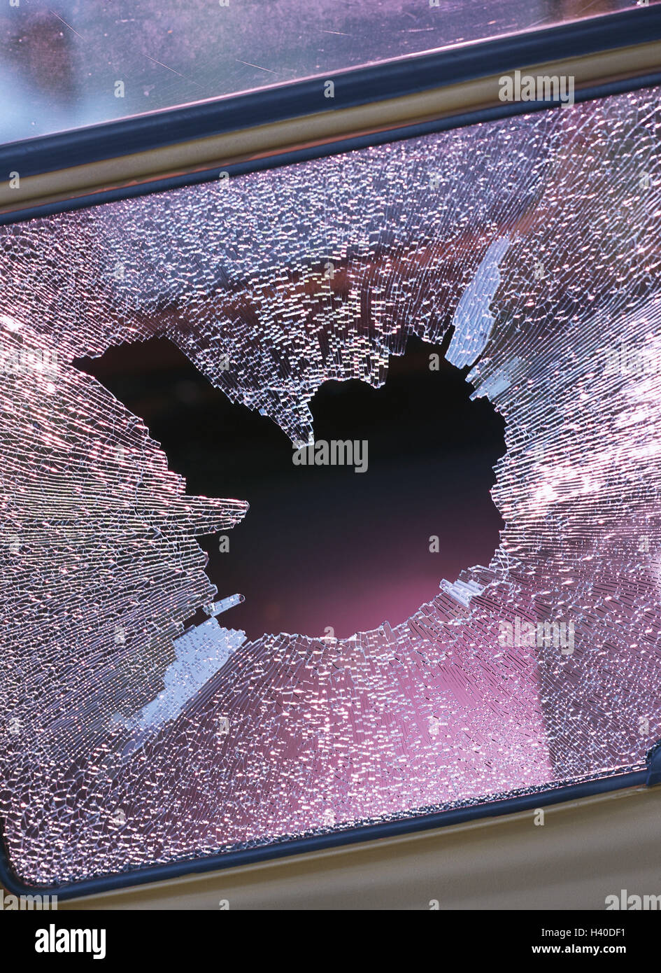 Autoslice, broken, hole, car, window pane, detail, broken, fissures