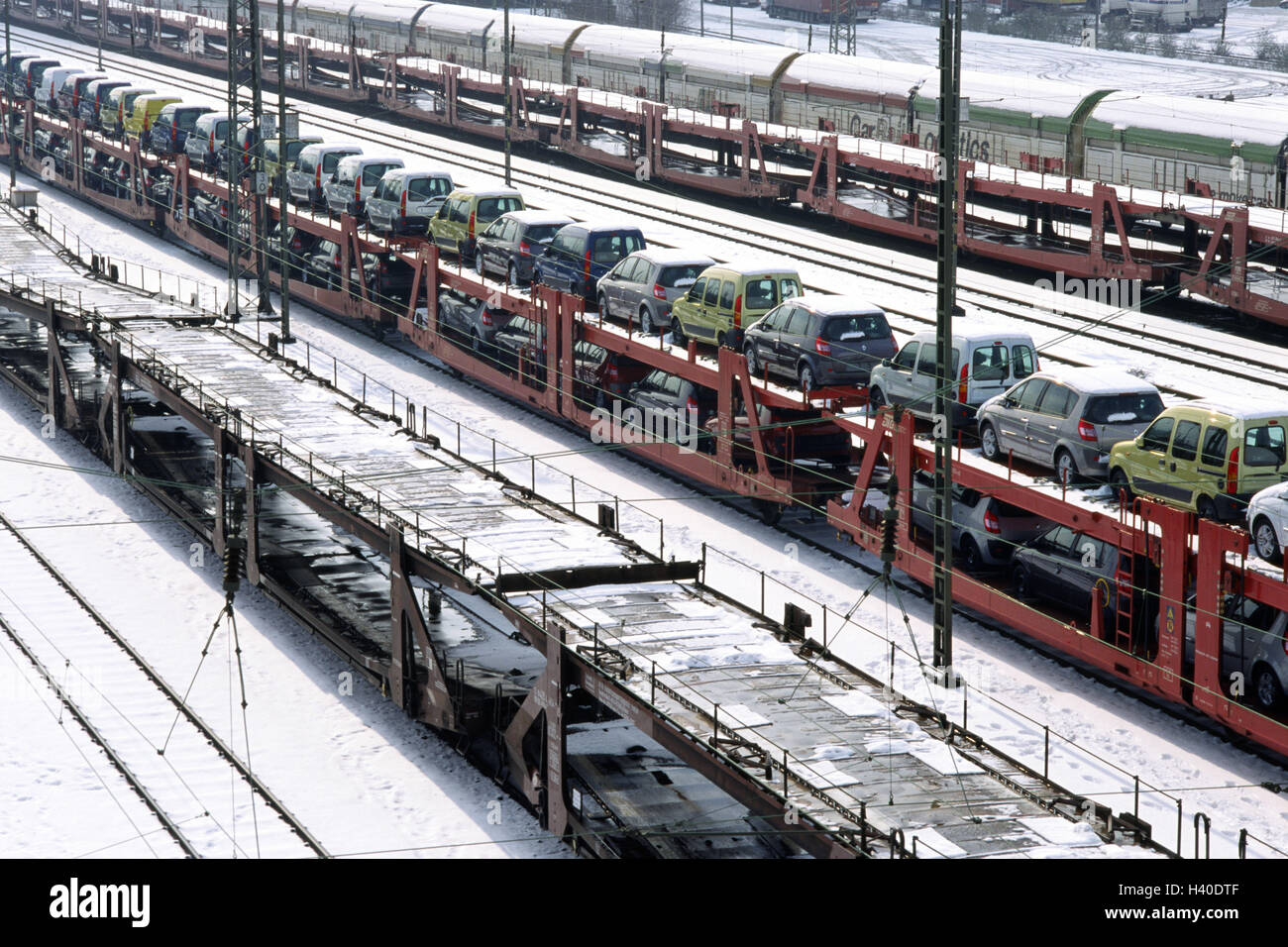 Goods train, new carriage transport, snow, carriages, good carriages, railway track, masts, overhead contact line, rail transport, section, traffic, railway, rail traffic, trajectory traffic, rail transport, rails, railroad tracks, tracks, commercial tran Stock Photo