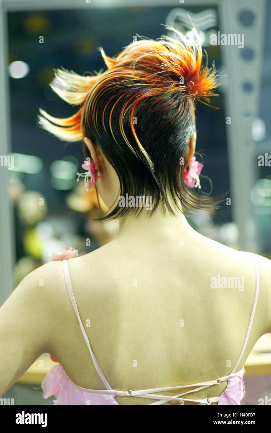 Woman Young Short Hair Hairstyle Flighty Back View Model Hair