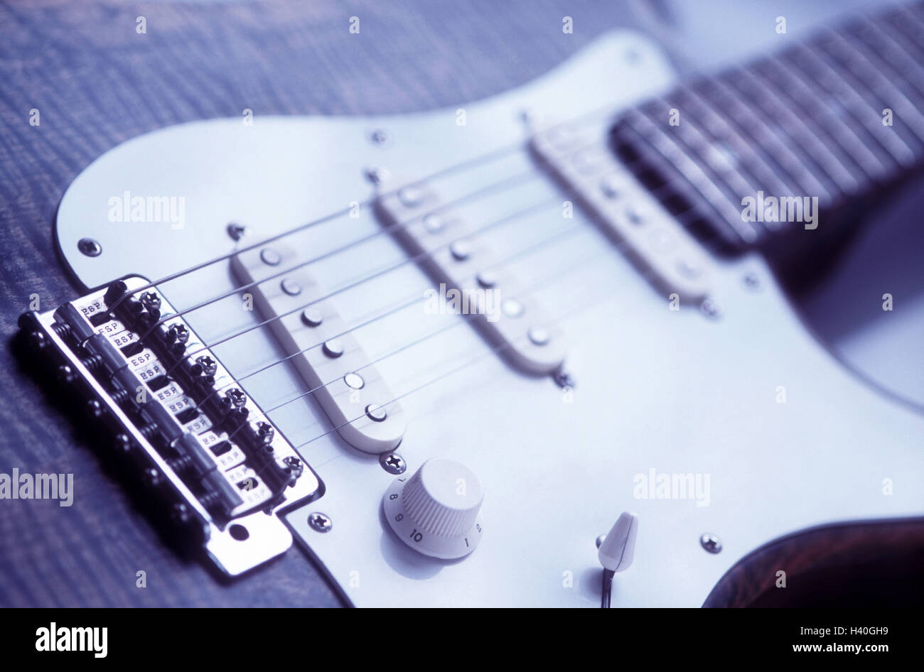 Plucked instrument hires stock photography and images Alamy