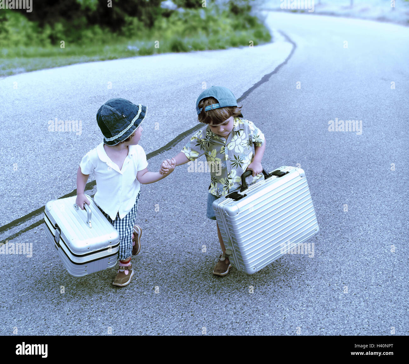 Roadside, infants, suitcases, hand in hand, run away, hold children, siblings, sisters, 3 years, friends, friendship, childhood, hands, luggage, outlier, break away, ausbüchsen, go, run away, together, together, cohesion, unattended, independence, obligat Stock Photo