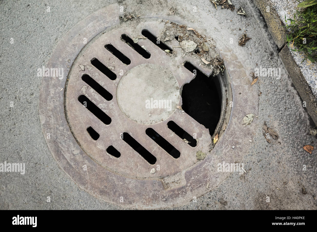 Broken drain cover hires stock photography and images Alamy