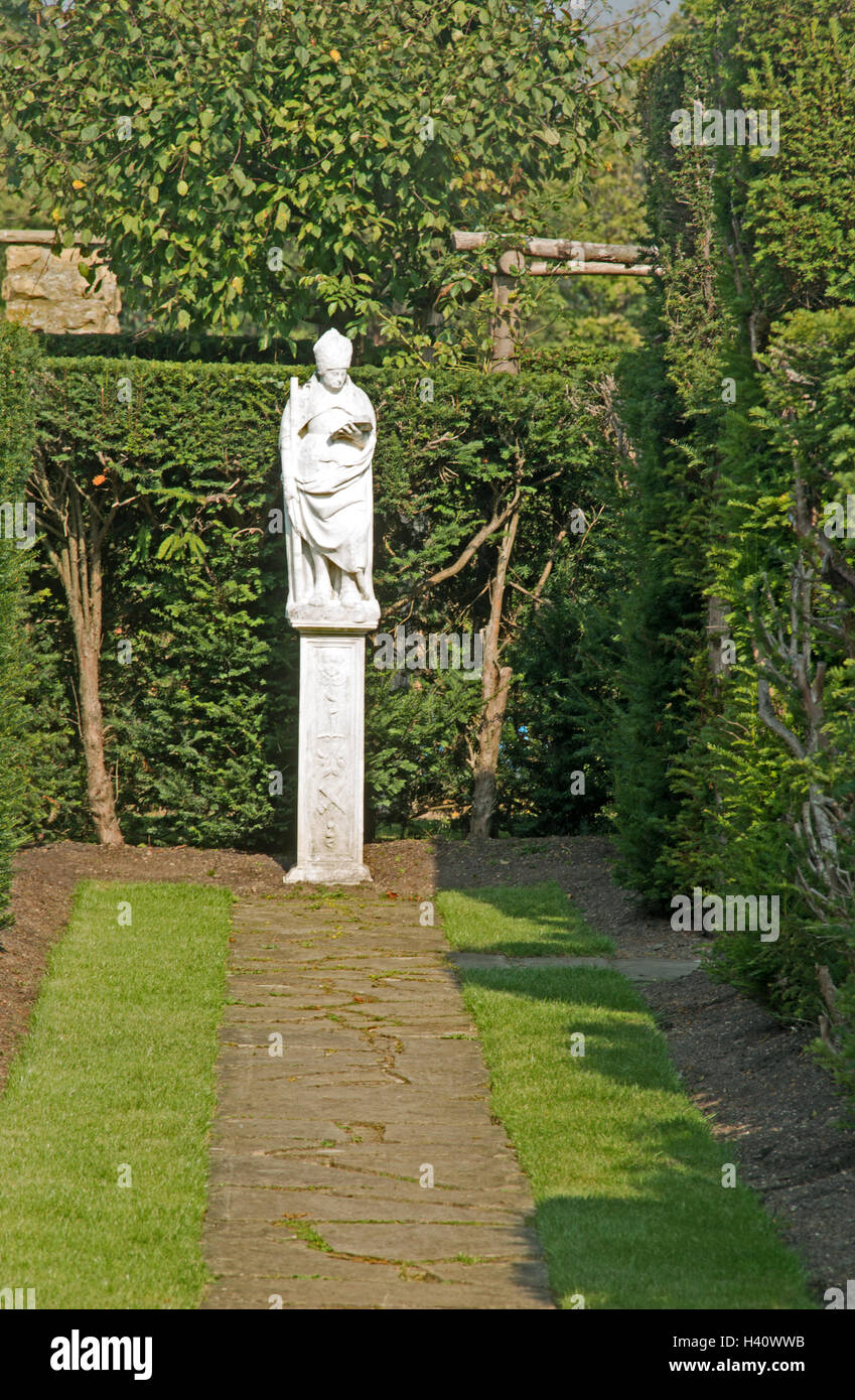 Heaver Castle, Garden Statue, Kent Stock Photo Alamy