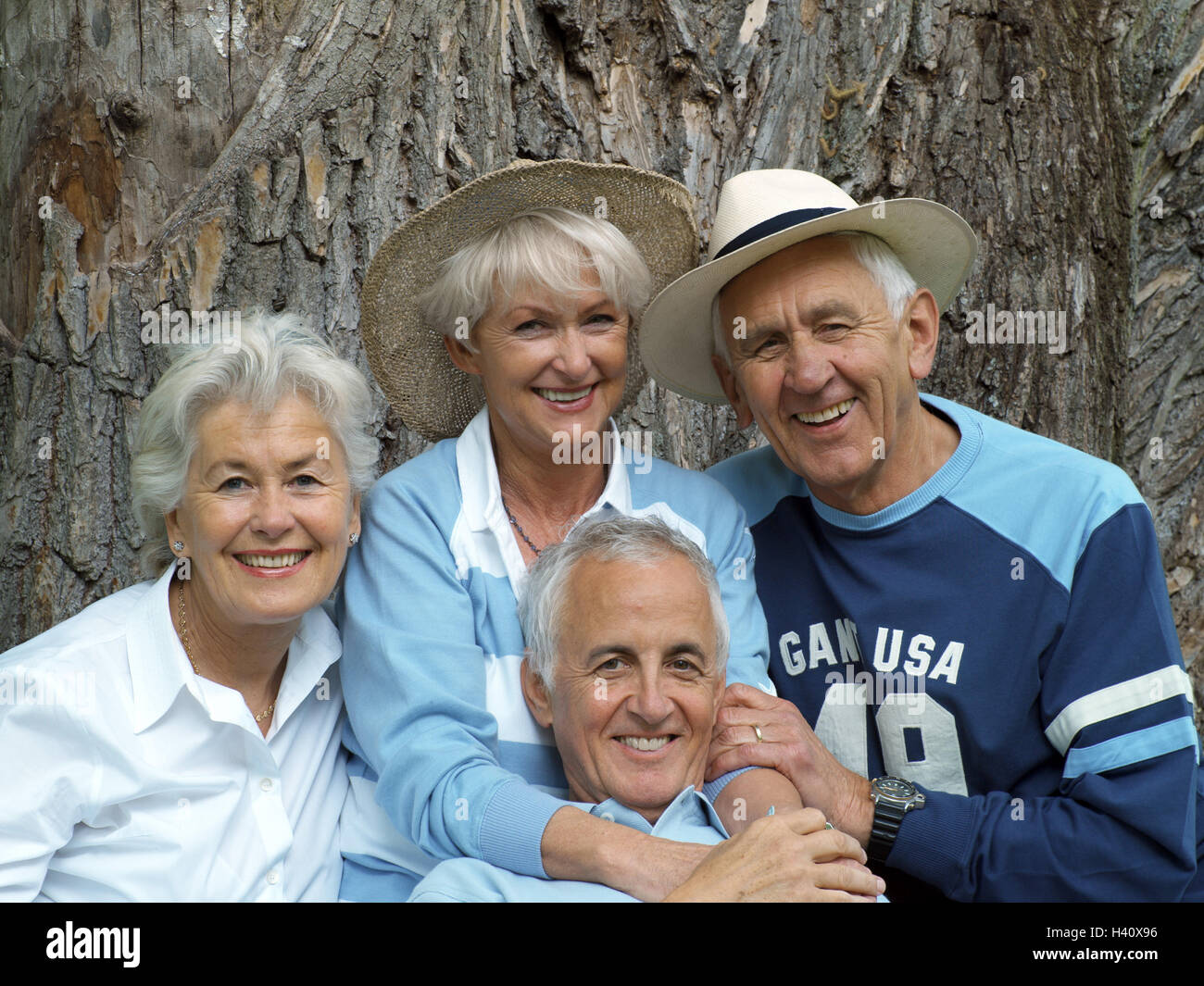 Tree, senior citizen's couples, happily, portrait, group picture, summer, garden, park, excursion, vacation, summer vacation, retirement, pension, leisure time, détente, rest, Best of all Age, old person, senior citizens, group, friends, couples, happily, contently, actively, young remaining, fit, agile, cheerfully, lighthearted, melted, smile, lean zusammensitzen, together, side by side, aneinanderlehnen, embrace, partnership, friendship, affection, community, togetherness, common characteristic, trust, suture, comlex, cohesion, joy of life, tuning positively, luck, satisfaction, attitude to Stock Photo