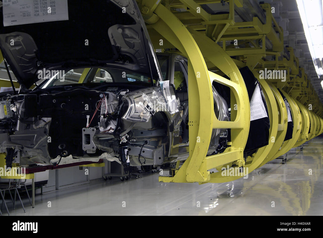 DaimlerChrysler opus, Mercedes production, assembly line, bodies in