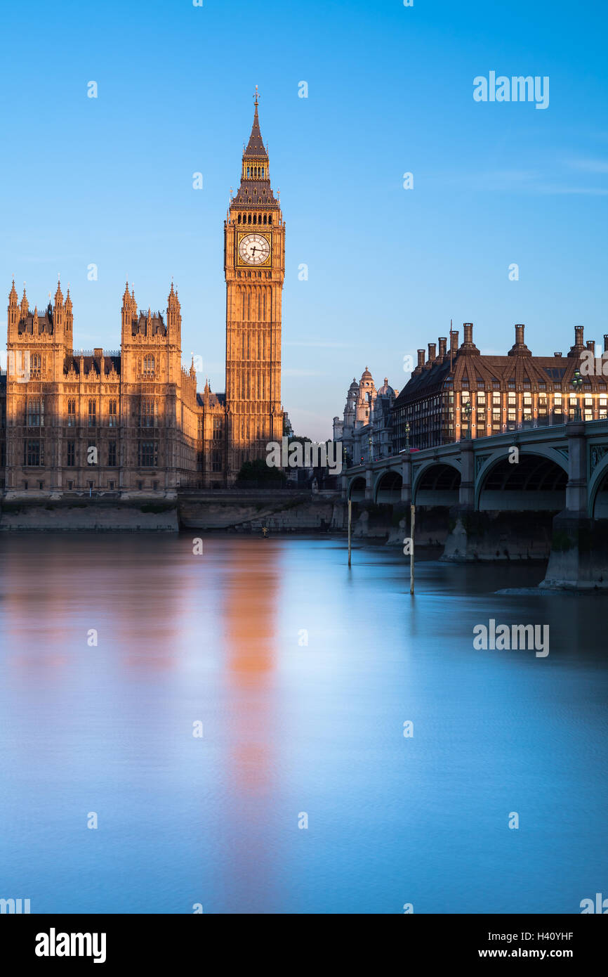 London Iconic Clock Tower Famous Hi-res Stock Photography And Images