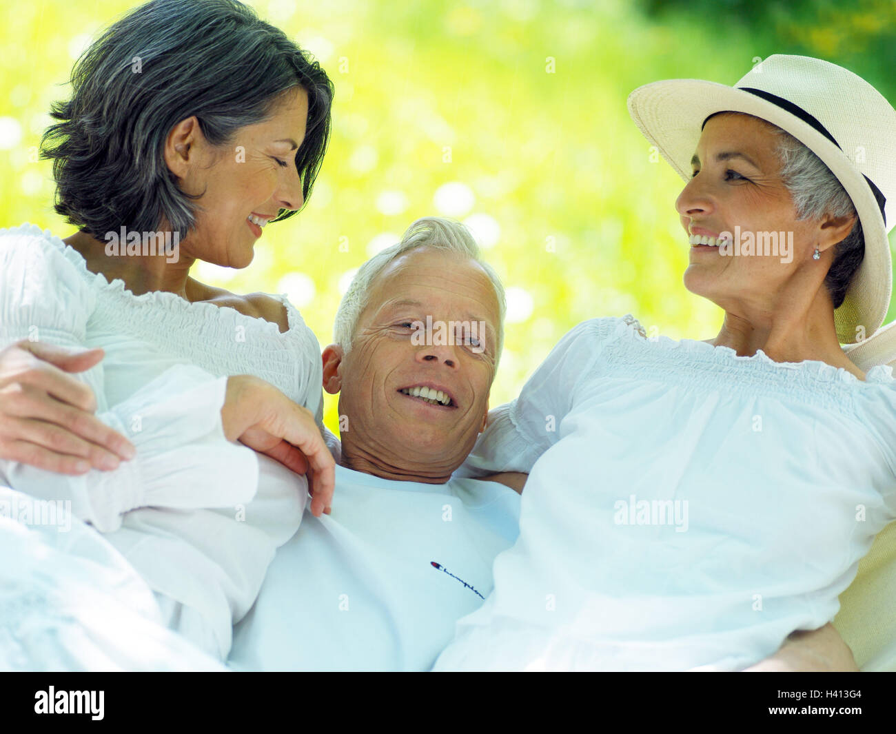 Garden, hammock, boss, women, two, arm in arm, détente, enjoy, happily, take it easy, man, seniors, friends, three, senior citizens, 50-60 years, 60-70 years, carefree, lighthearted, retirement, leisure time, enjoy, joy of living, joy of life, actively, fit, actively, health, Best of all Age, friends, Jung-remaining, fun, joy, Liefestyle, luck, harmony, exhilarates, leisurewear, clothes, white, ease, carefree nature, amusement, summer, outside, sunny, women's dream, swarms, embrace, touch, suture, affection, rest, cheerfulness, smile, 'cock of the walk', summer, outside Stock Photo