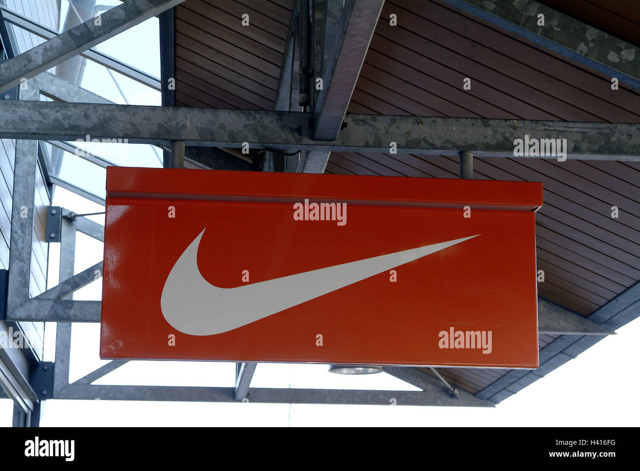 company name of nike