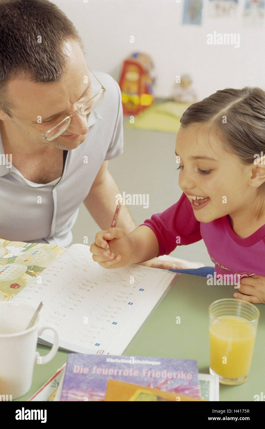 Children's room, father, subsidiary, homework, at home, man, 35 years, parent, single, single parent, single, single, child, fatherhood, girl, 5 years, homework care, tutoring, learning help, lesson, explanation, development, care, 30-40 years Stock Photo