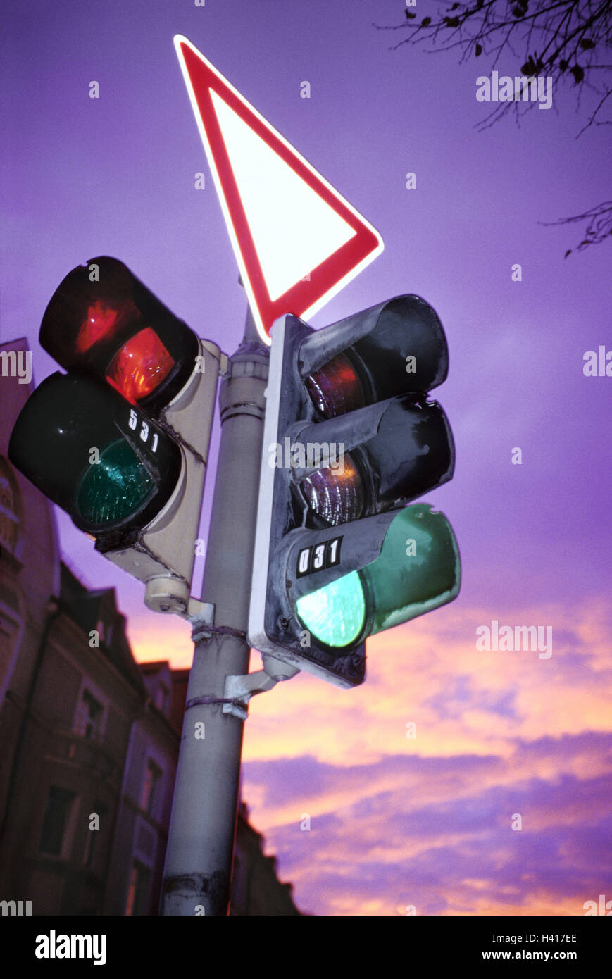 Town, junction, traffic light, traffic sign, "esteem", dusk, traffic