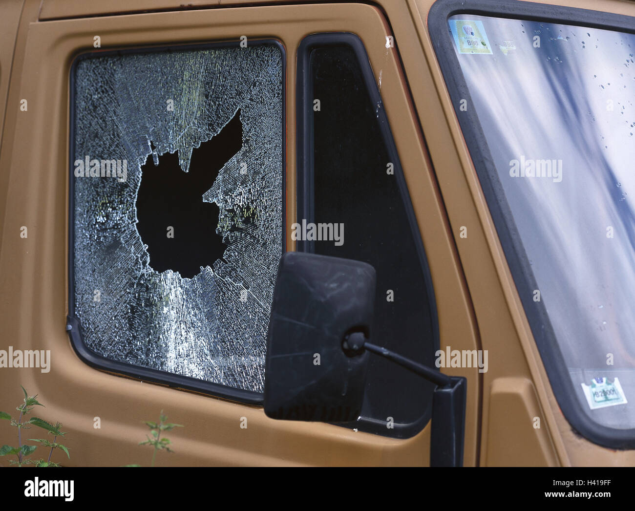 Autoslice, broken, hole, car, window pane, detail, broken, fissures