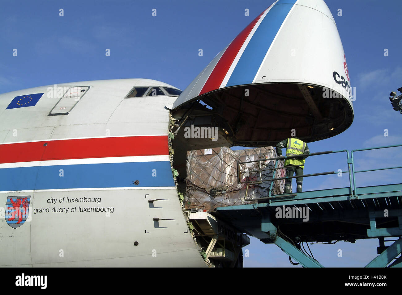 Luxembourg, airport, foundling, freighter, bug, openly, charge, detail, no  property release, Benelux, Internationally airport Luxemburg-Findel, lux  air Cargocenter, airplane, cargo machine, Boeing 747-400, transport plane,  cargo, aerial cargo, charge ...