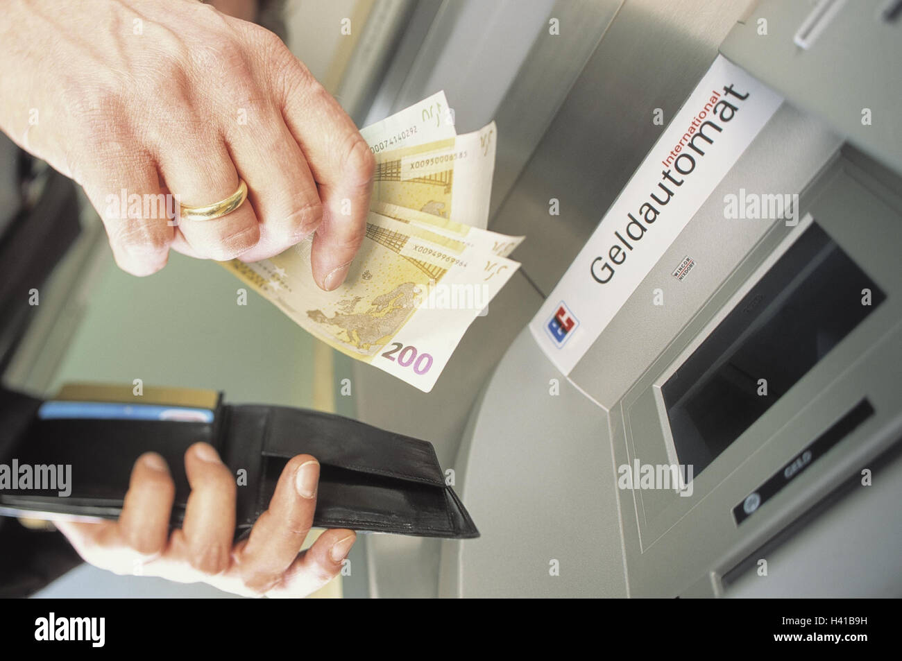 Bancomat, man, detail, hands, purse, bank notes, credit card, outside, bank, credit institute, withdrawal, monetary removal, automatic cash dispenser, EC-card, euro, banknotes, meanses payment, money, take off Stock Photo