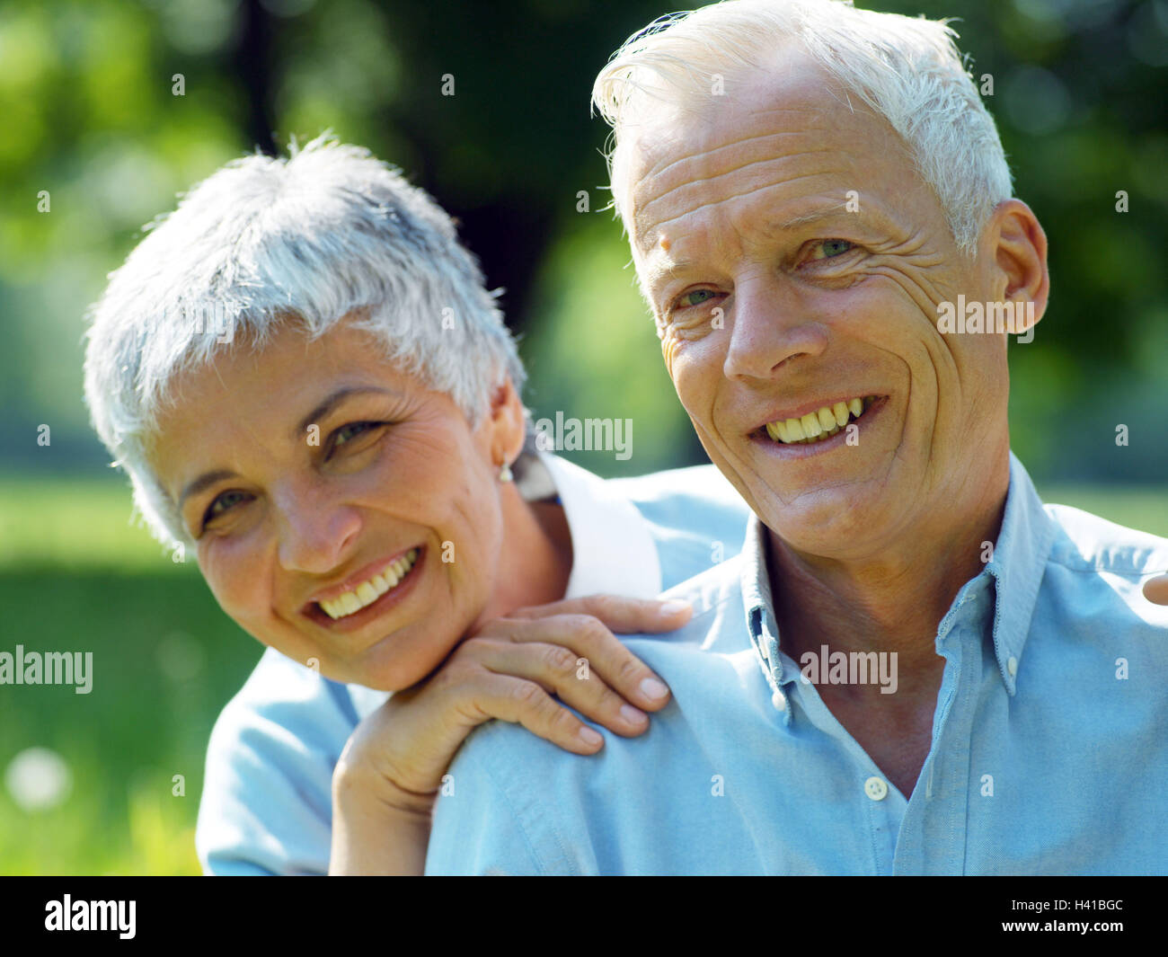 Park, meadow, senior pair, sits,  consecutively, smiles, portrait  Series, seniors, pair, well Age, grey-haired, relationship, partnership, touch, shoulder, affection, leisure time, happiness, happily, summers, outside, enjoys, nature, sunny, love, tenderness, Stock Photo