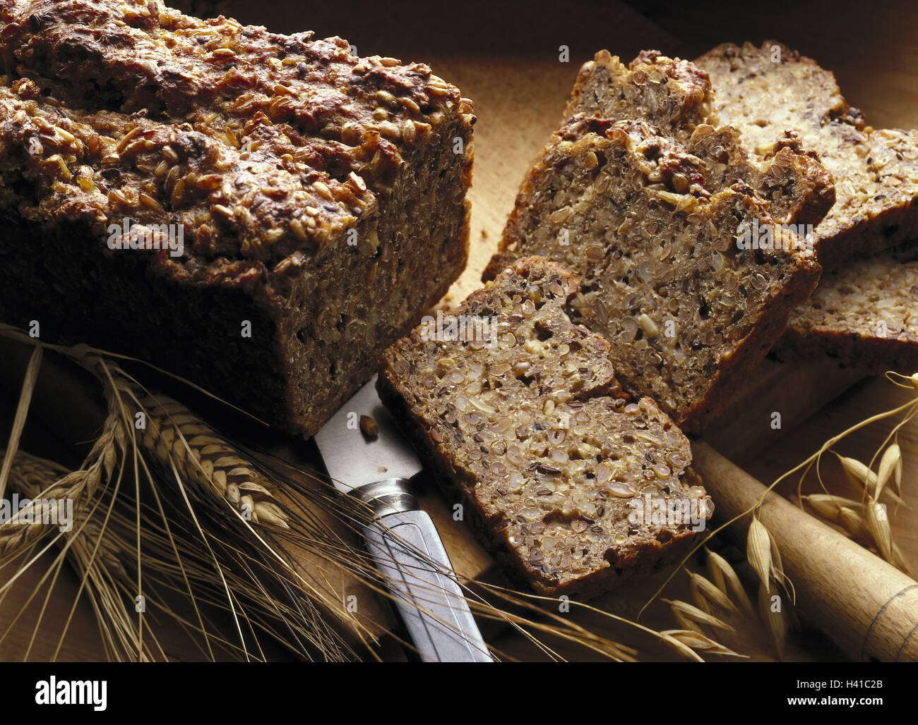 Springboard, detail, wholemeal bread, knife, grain, Still life, bread ...