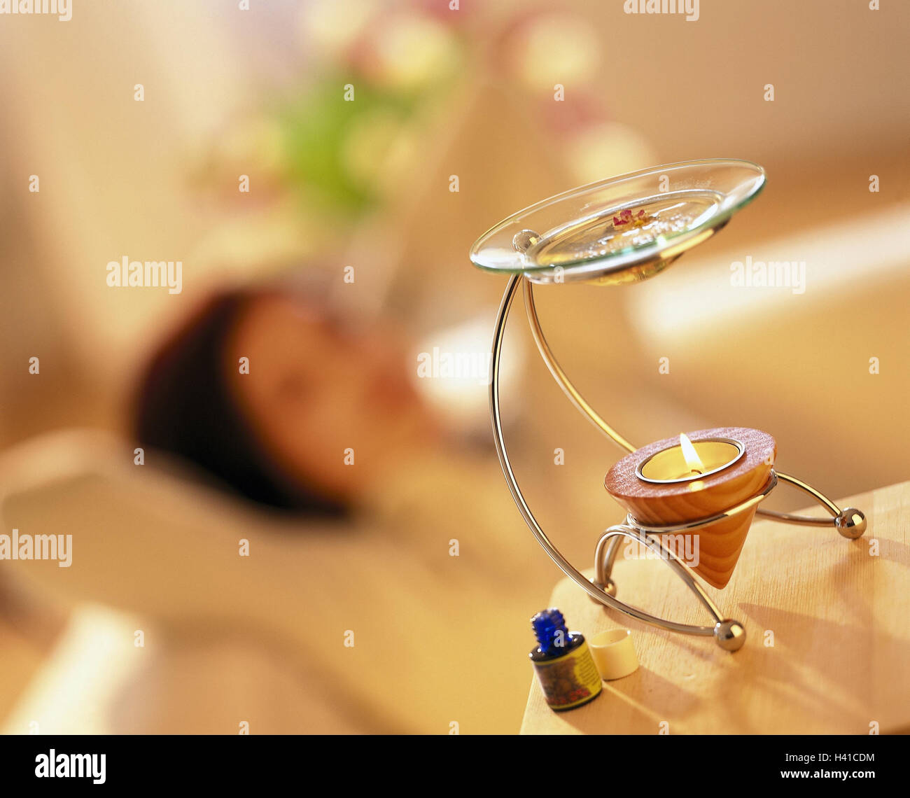 Aromatic therapy, woman, detail, odour lamp, Duftöl, model released
