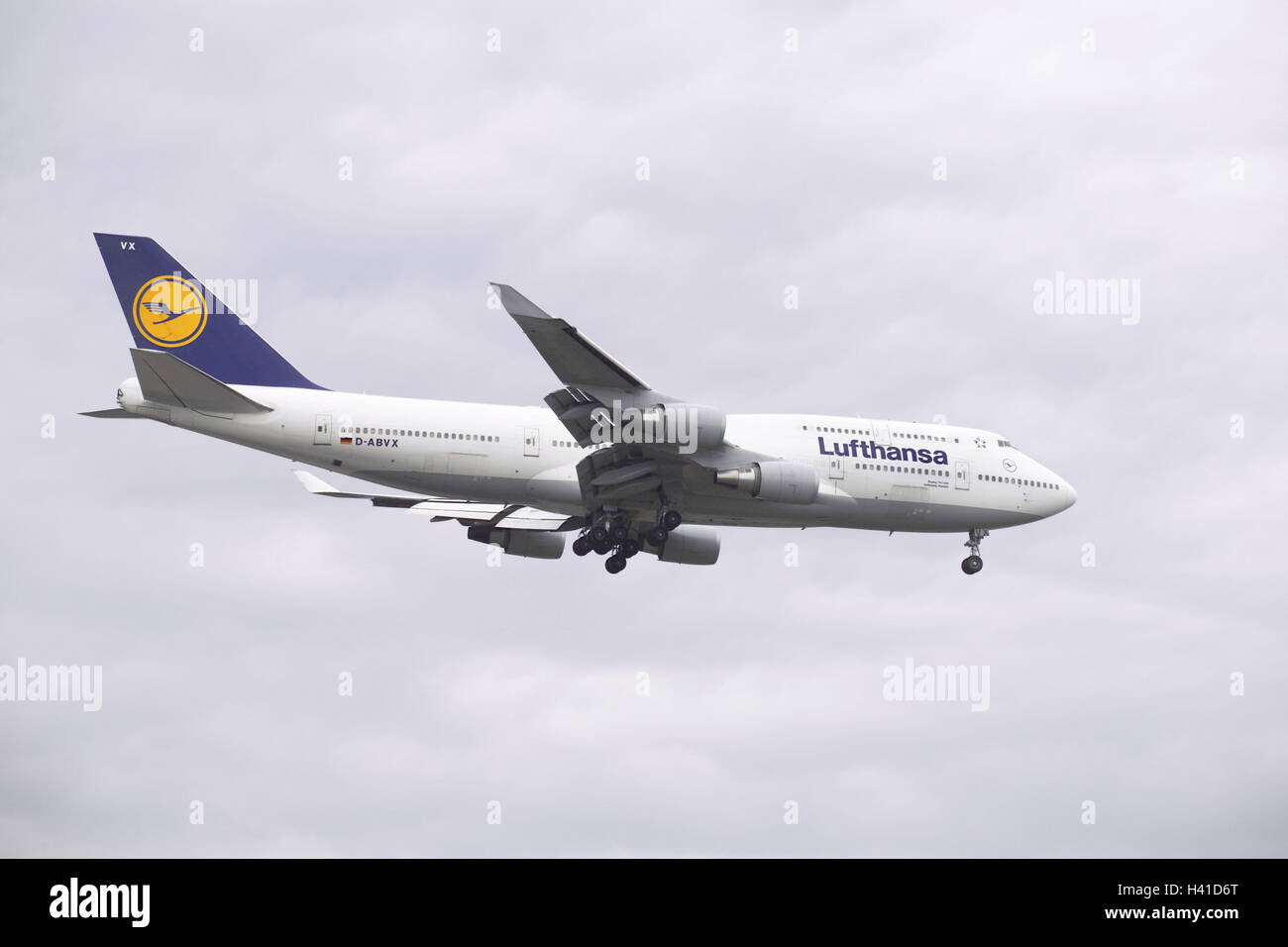 Boeing 747-400, flight, jumbo jet, airplane, air liner, 'Lufthansa', journey by air, scheduled flight stuff, fly, travel to travel, vacation, holidays, tourism, tourism, go away, air traffic, airline, scheduled flight, means transportation publicly, air c Stock Photo