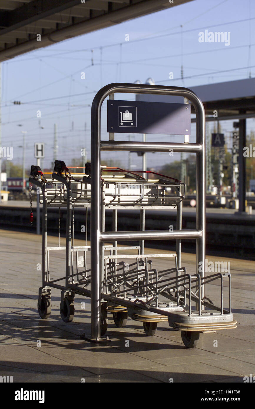 Platform Trolley Stock Photos & Platform Trolley Stock Images Alamy