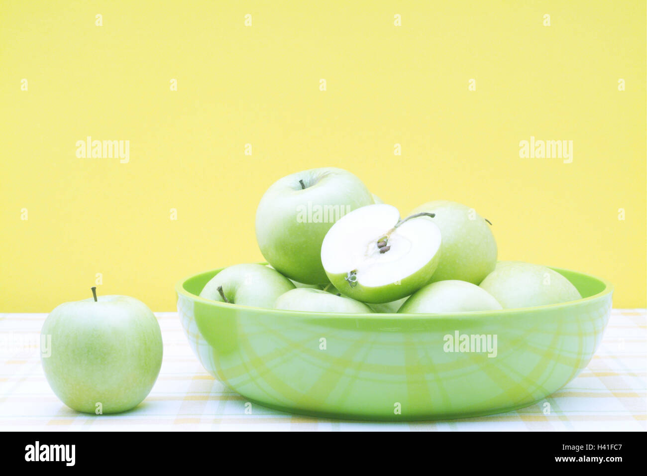 Kitchen table, peel, apples, green, table, table caps, plastic peel