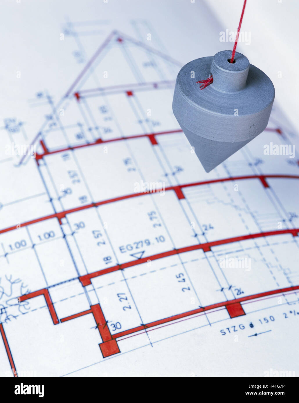 Architect's plan, plumb line, building of a house, house, own home, construction, planning, plan, drawing, civil engineering, subscription, mass, statics, build, metrology, tools, plumb, perpendicular, work, occupation, building industry, Still life, prod Stock Photo