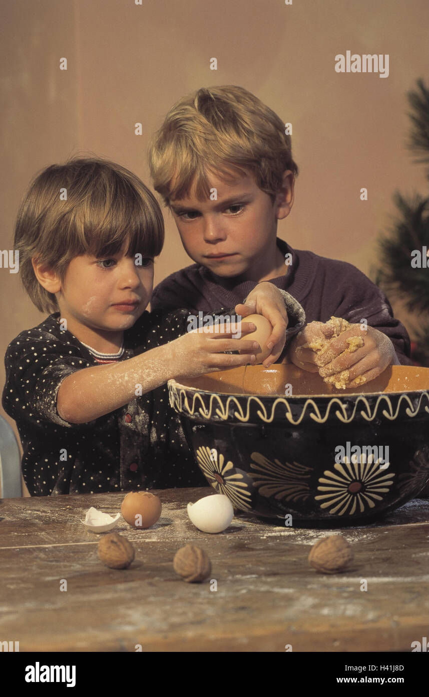 Cuisine, children, biscuit dough, prepare, detail, inside, at home, boy, 6 distinguish - 7 years, two, siblings, brothers, friends, yule tide, for Christmas, Christmas baker's, dough, eggs, bake, preparation, dough, leisure time, childhood, together, toge Stock Photo