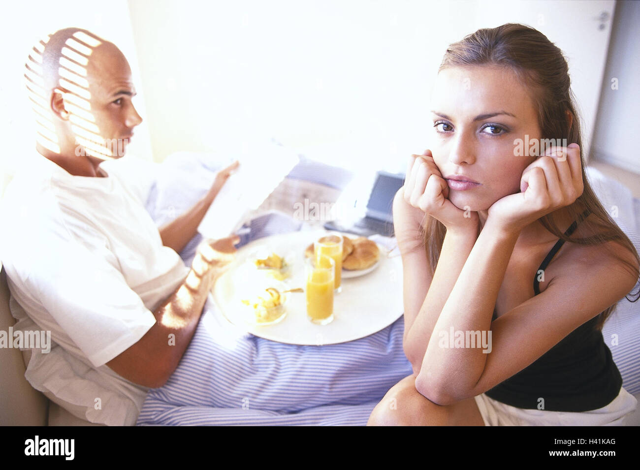 Couple, conflict, man, bed, have breakfast, turn away woman, think, model released, partnership, married couple, fight, discontent, dissatisfied, unhappily, sadly, thoughtful, dealts with, to discord, to grief, frustration, voltage, mood, negatively, insi Stock Photo