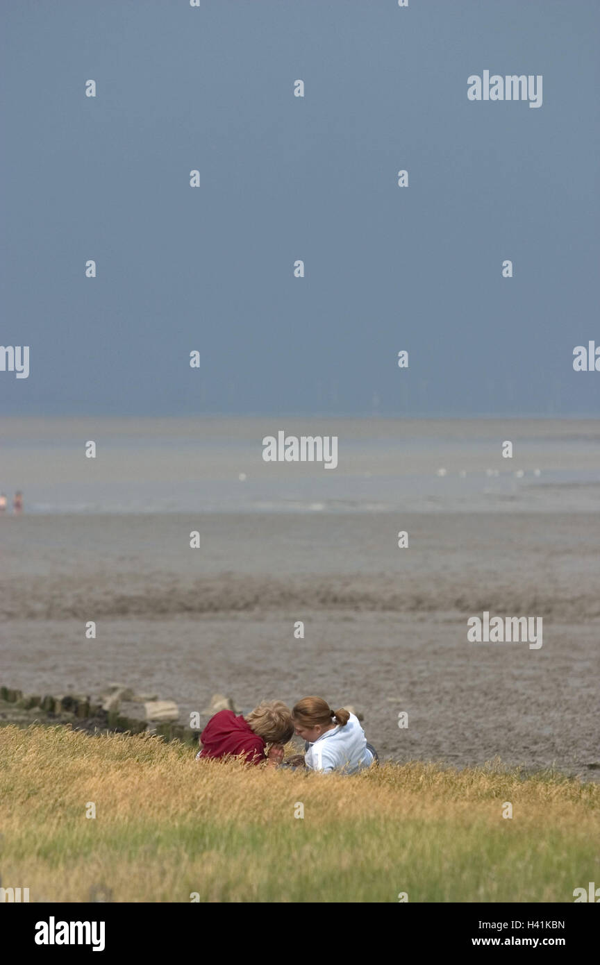 Coastal scenery, couple, lie, rest meadow, picnic, sea view, recreation, back view, autumn, partnership, respect, coast, grass, rest, take it easy, enjoy, together, fallen in love, leisure time, vacation, remotely, rest, silence, loneliness, view, sea, wi Stock Photo