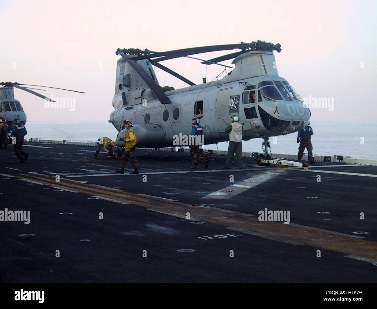 27th January 2003 Operation Enduring Freedom: a U.S. Marines CH-46E Sea Knight helicopter on the USS Nassau in the Persian Gulf. Stock Photo