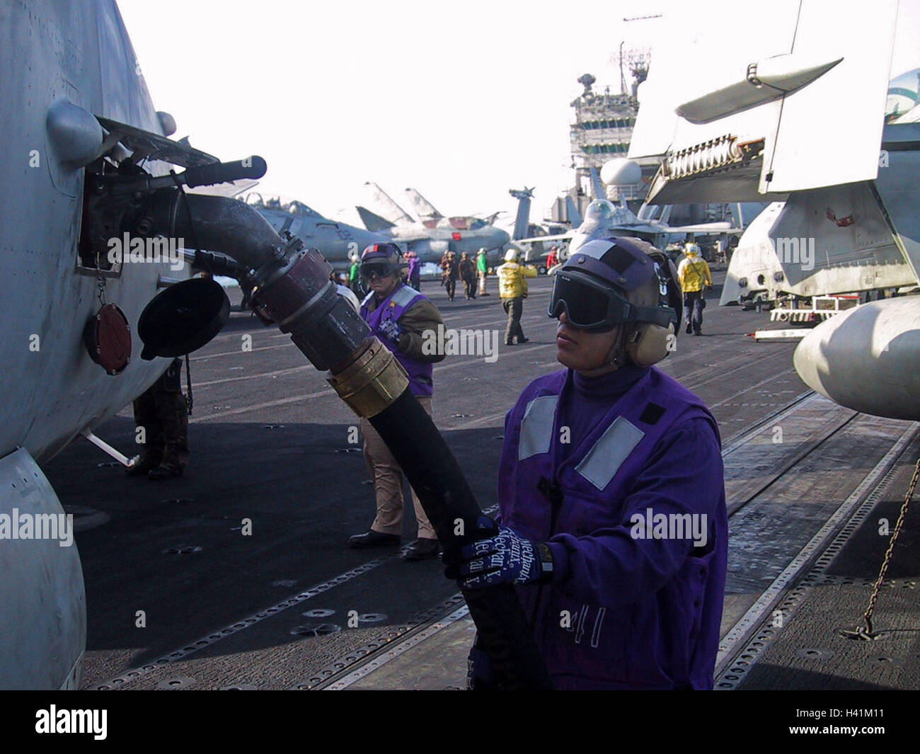 3rd February 2003 During Operation Enduring Freedom, Jesus Torres, fuels an F/A-18 Hornet on the USS Constellation (CV-64) in the Persian Gulf. Stock Photo