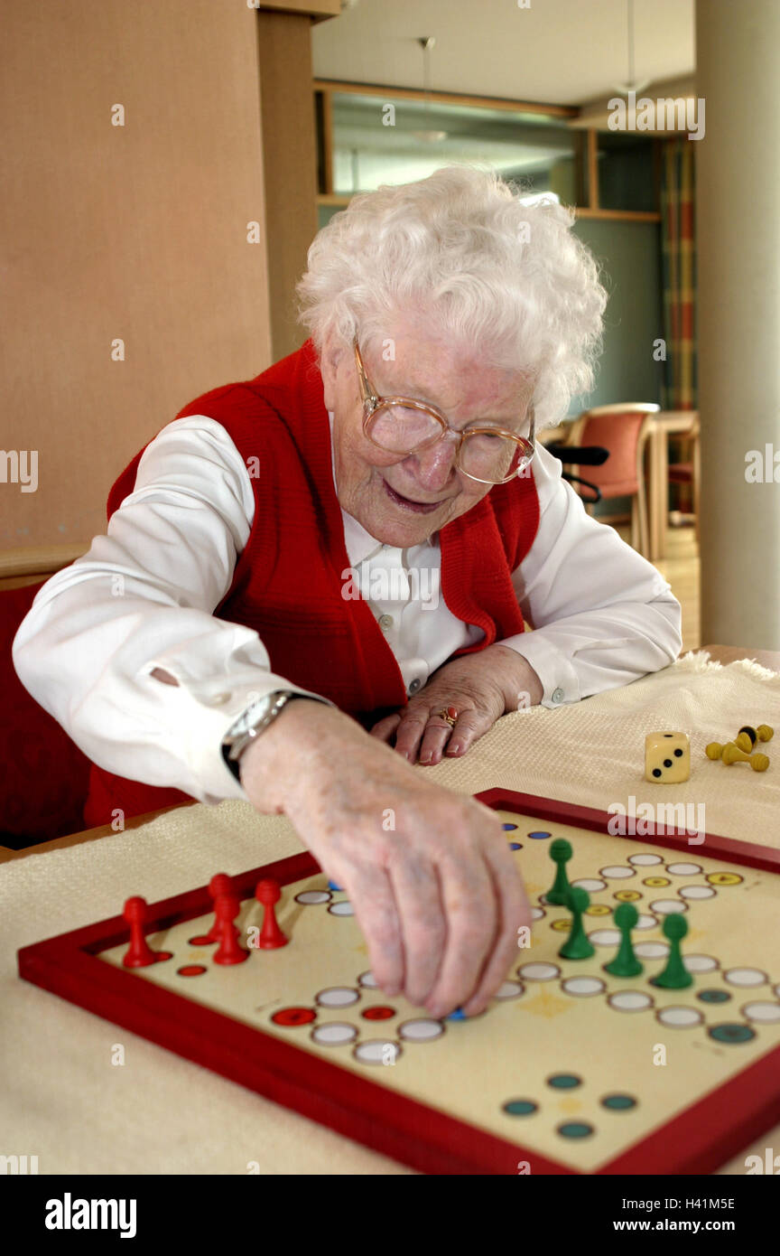 Old people's home, senior, parlour game, Mensch-ärgere-Dich-nicht, move, old people's home, nursing home, senior citizen's home, retirement home, day room, woman, old, old person, 80-90 years, game, board game, play, pastime, activity, leisure time, amusement, entertainment, old person, pension, retirement, old age, inside Stock Photo