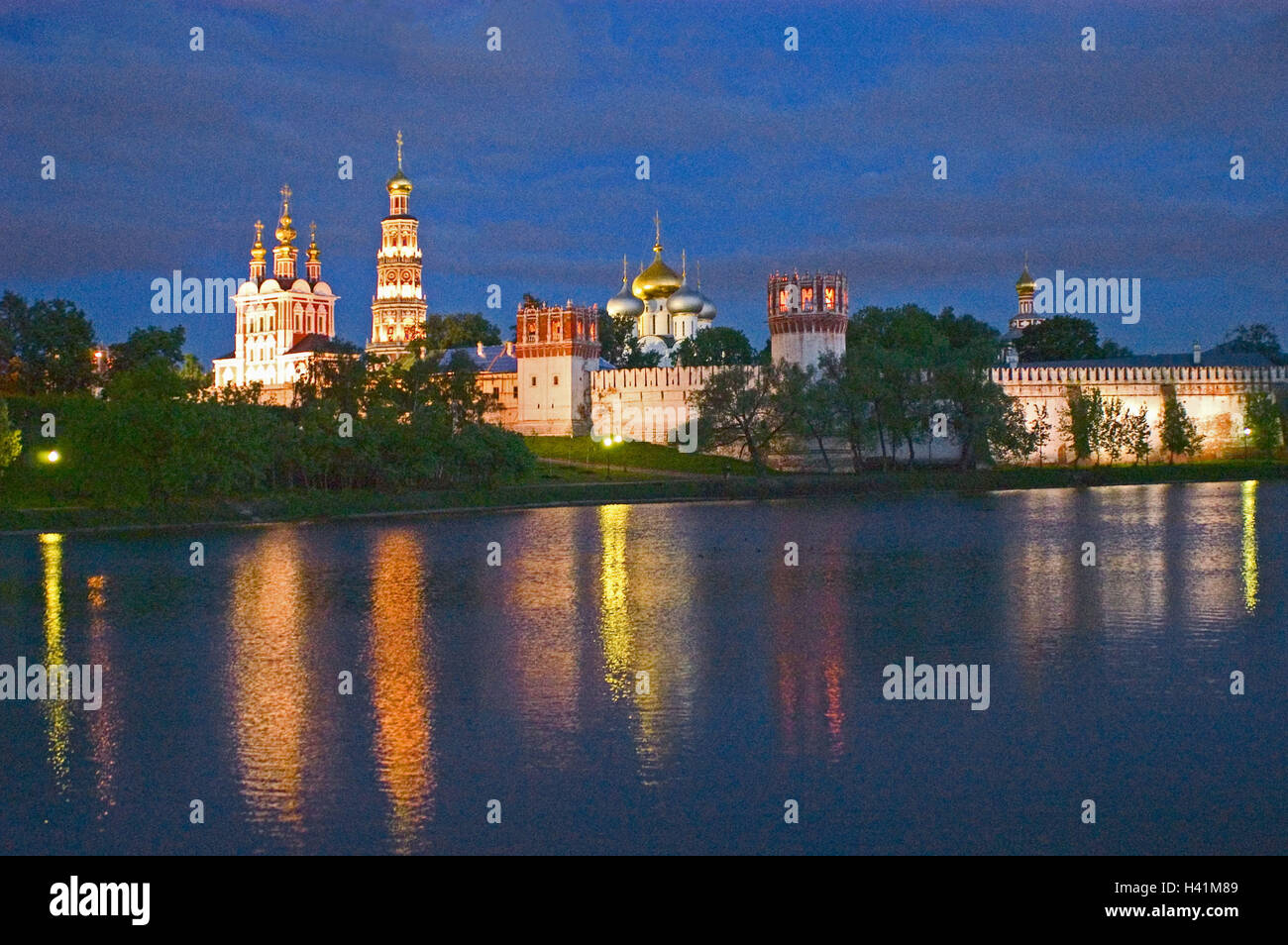 Russia, Moscow, new Jung's convent, Smolensker cathedral, Maria-passed away church, lake, evening mood town, capital, cloister plant, cloister, churches, minsters, bulbous spires, steeples, architectural style, architecture, architecture, culture, faith, Stock Photo