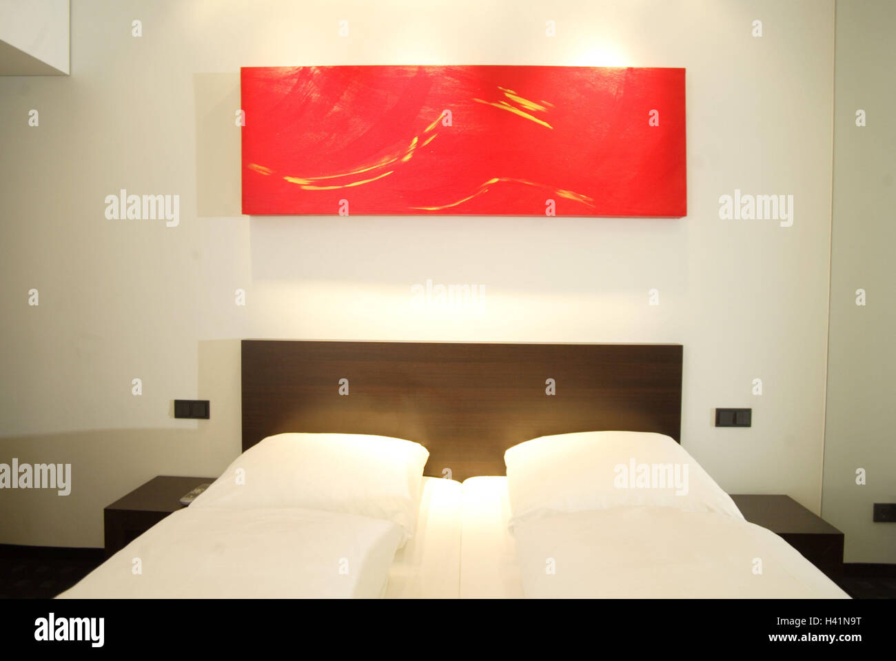 Bedroom Double Bed Wall Picture Red Interior Shot Room Room Bed Hotel Beds Bedding Quilt Er Cleanly Substantially White Bedside Tables Night Small Bo Light Switches