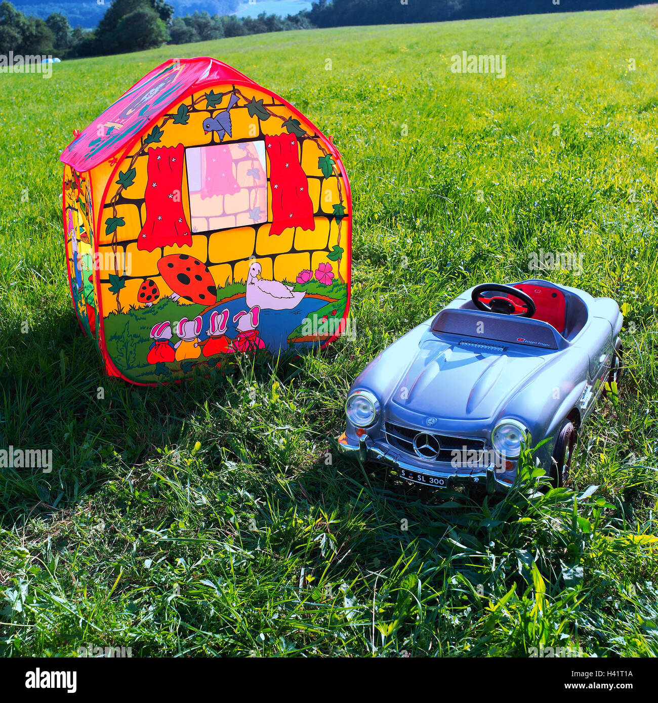 Meadow, children-game house, toys car, tent, child tent, house, brightly, colourfully, toys car, icon, future, future planning, family, own home, security, security, Eigenheim-Kredit, residential house, single-family dwelling, property, construction savin Stock Photo
