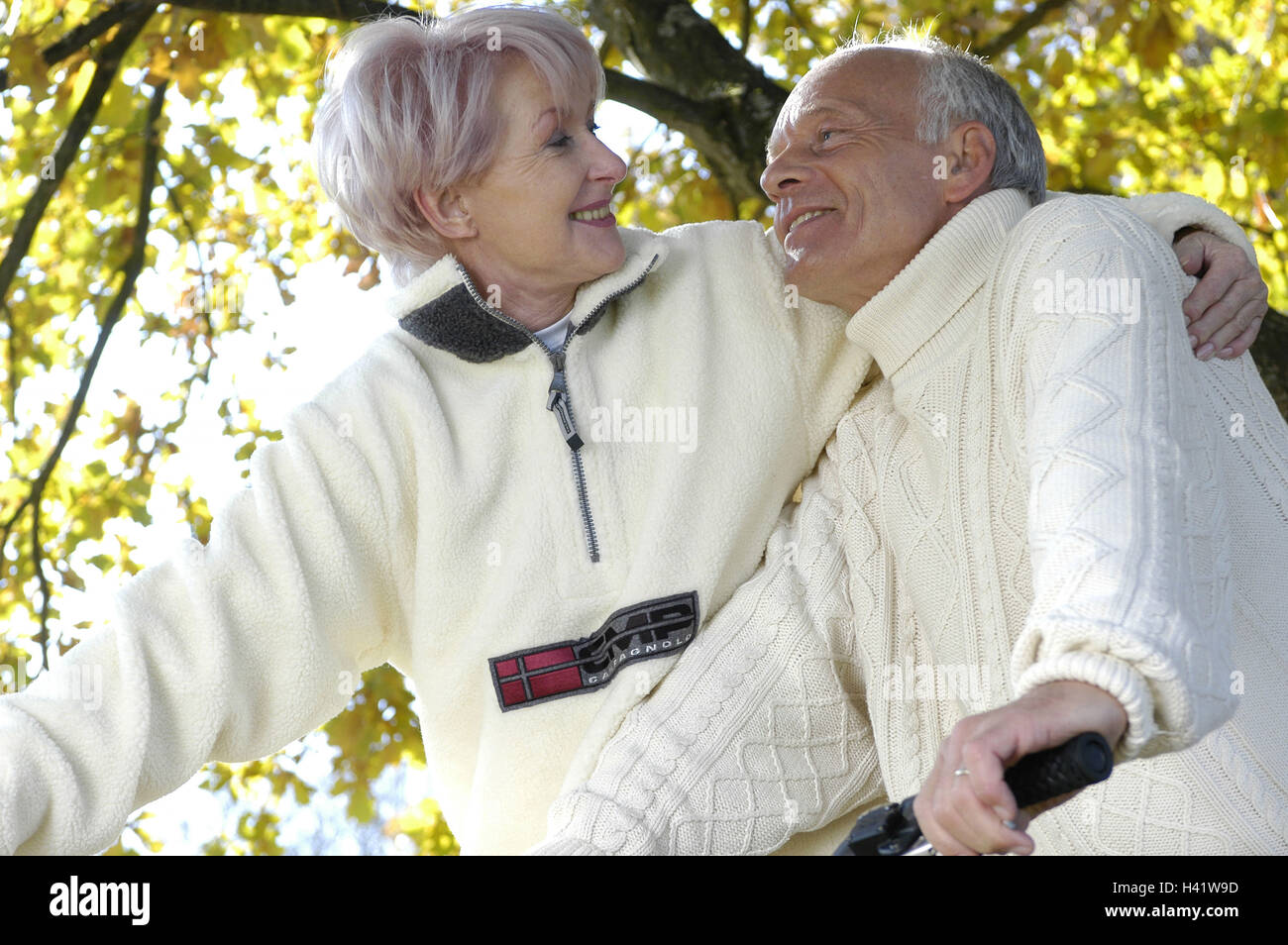 Park, Senior couple, mountain bikes, happy, eye contact, half portrait, autumn park, 55-65 years, Best Agers, couple, senior citizens, Jung-remaining, partnership, respect, pullover white, riding of a bike, cycling tour, excursion, bicycle tour, rest, joy, happy, embrace, amusements, cheerfulness, harmony, togetherness, fitness, health, activity, activity, lifestyle, leisure time equaliser, autumnally, 50-60 years, 60-70 years, 50-60 years, 60-70 years Stock Photo