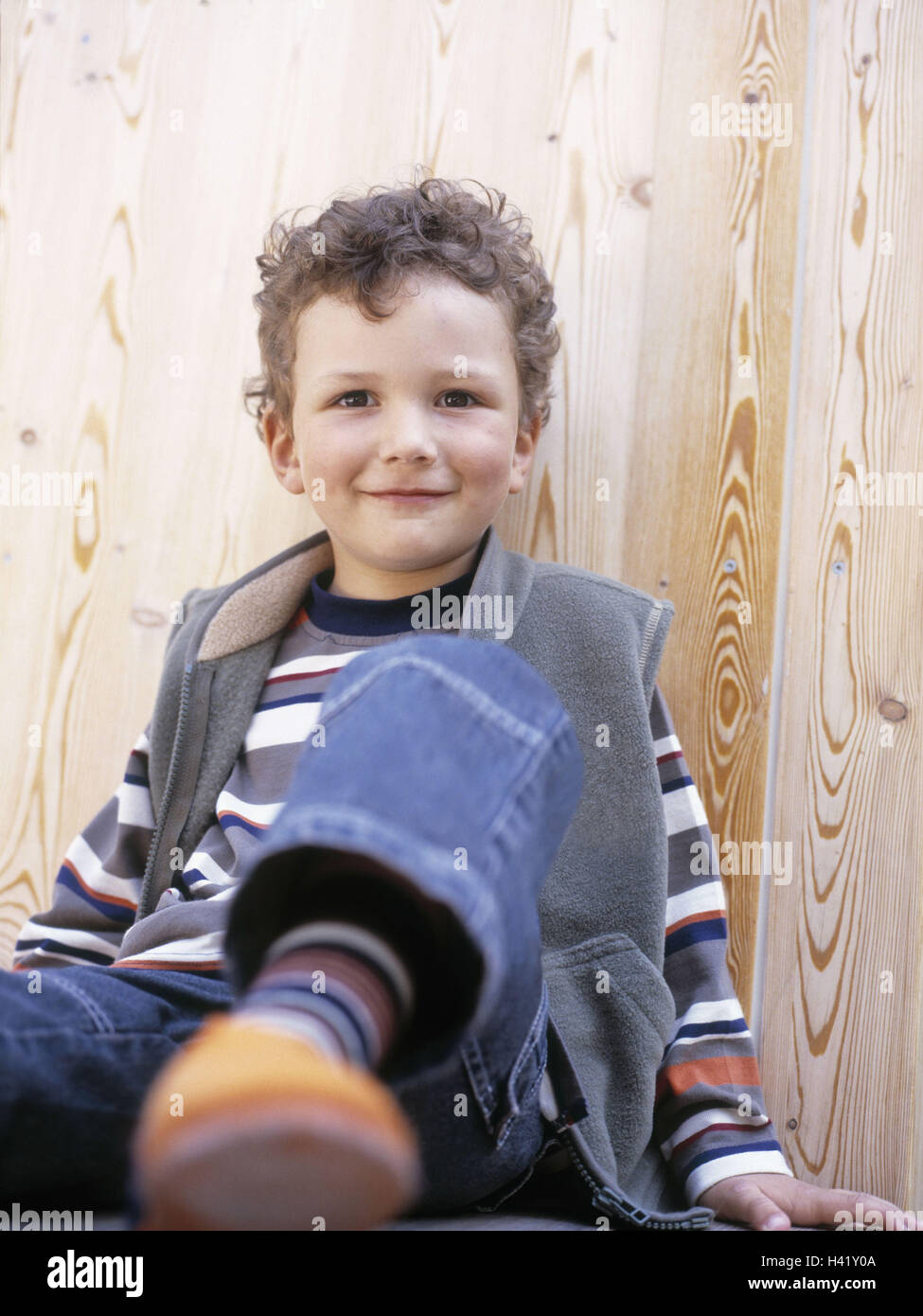Boy, smile, sit, child, 5 wait - 7 years, curls, wavy, dark-haired, happy, carefully, in a good mood, inside Stock Photo