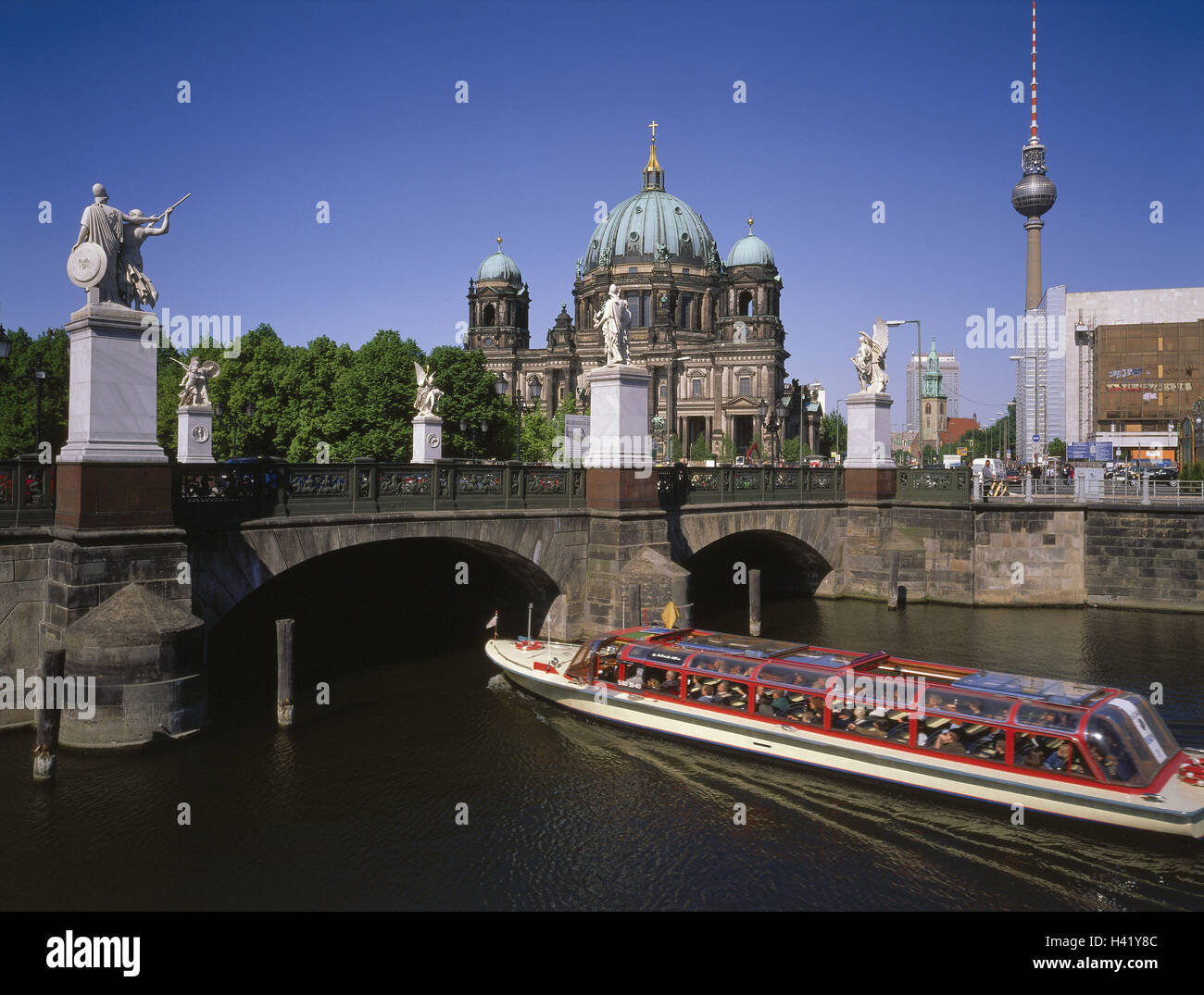 Germany, Berlin, Berlin cathedral, castle bridge, the Spree, Europe, capital, town, cathedral, main church, church, building, structure, architectural style, architecture, builds in 1894-1905, Julius Raschdorff, architecture, landmark, place of interest, bridge, sculptures, river, excursion boat, tourism Stock Photo