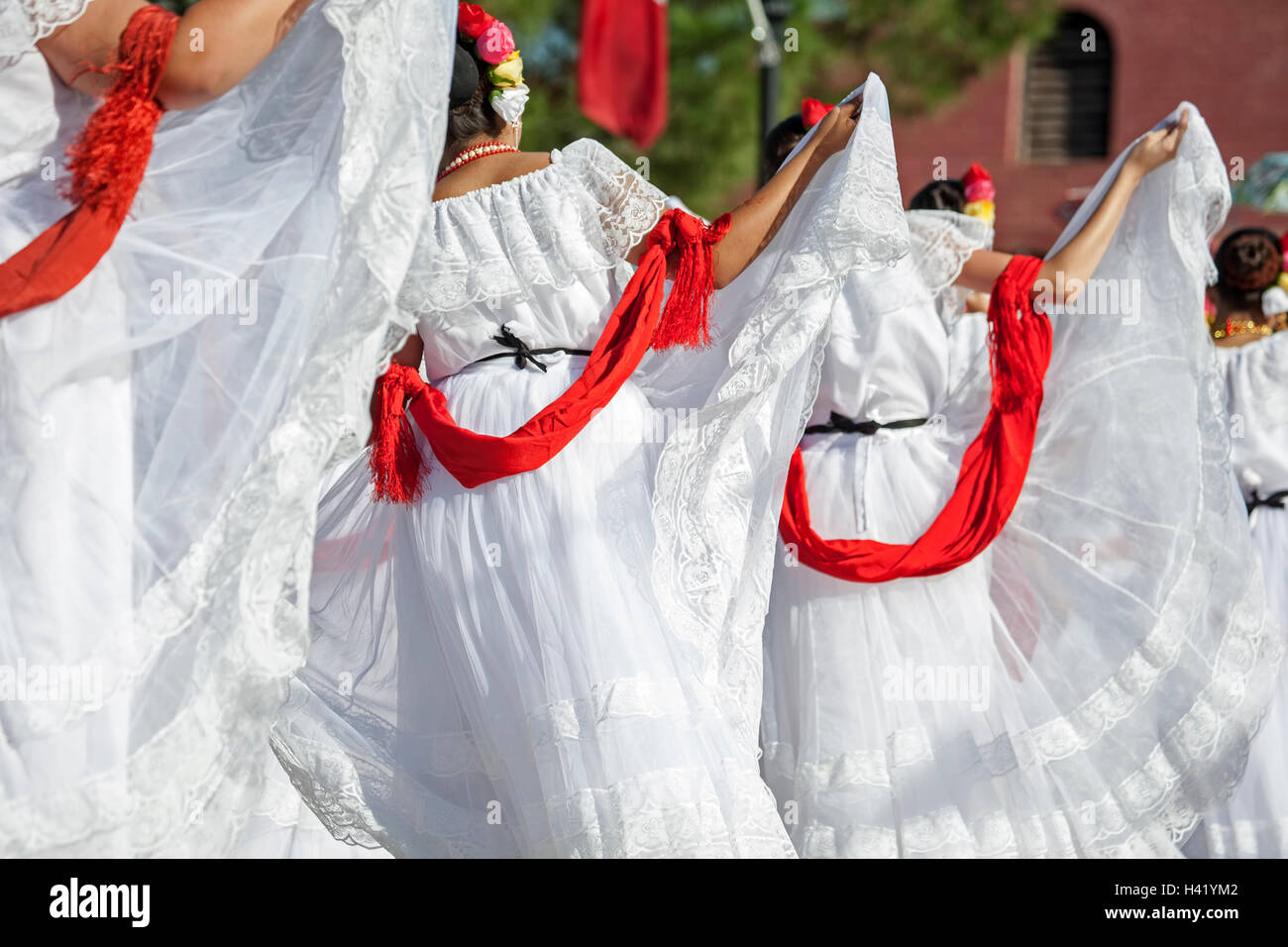 Children perform folkloric dances Chinco de Mayo festival Stock Photo -  Alamy