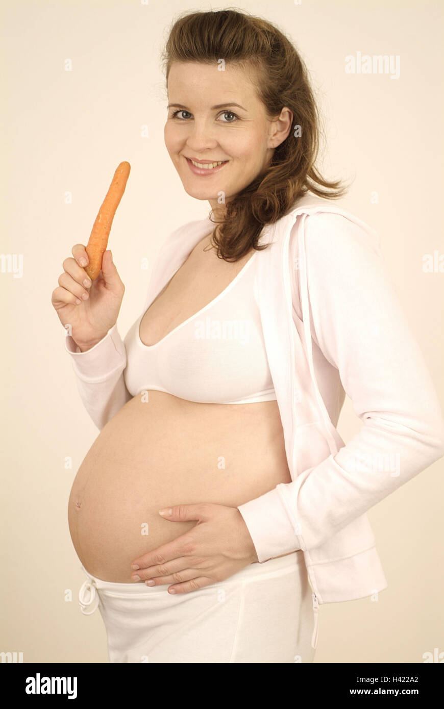 Woman, pregnant, carrot, eat, view camera, Gestation, gestation, 25
